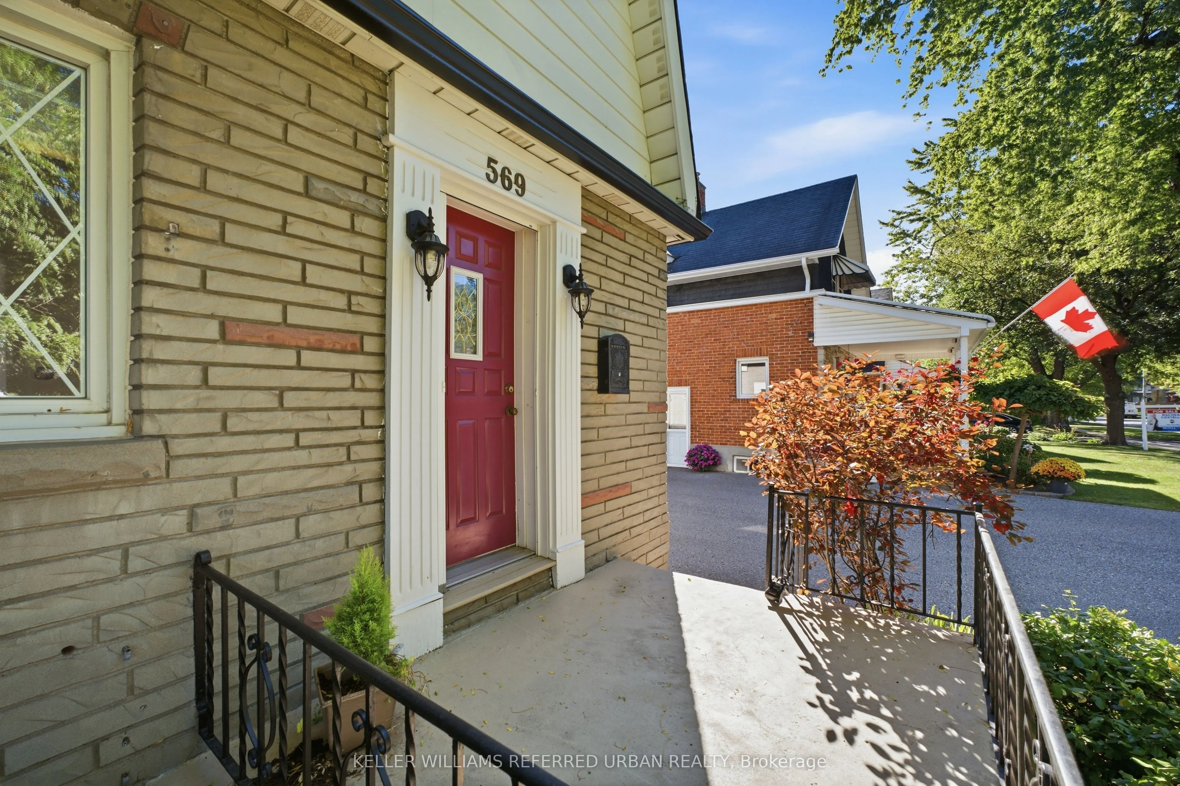 569 Masson Street
