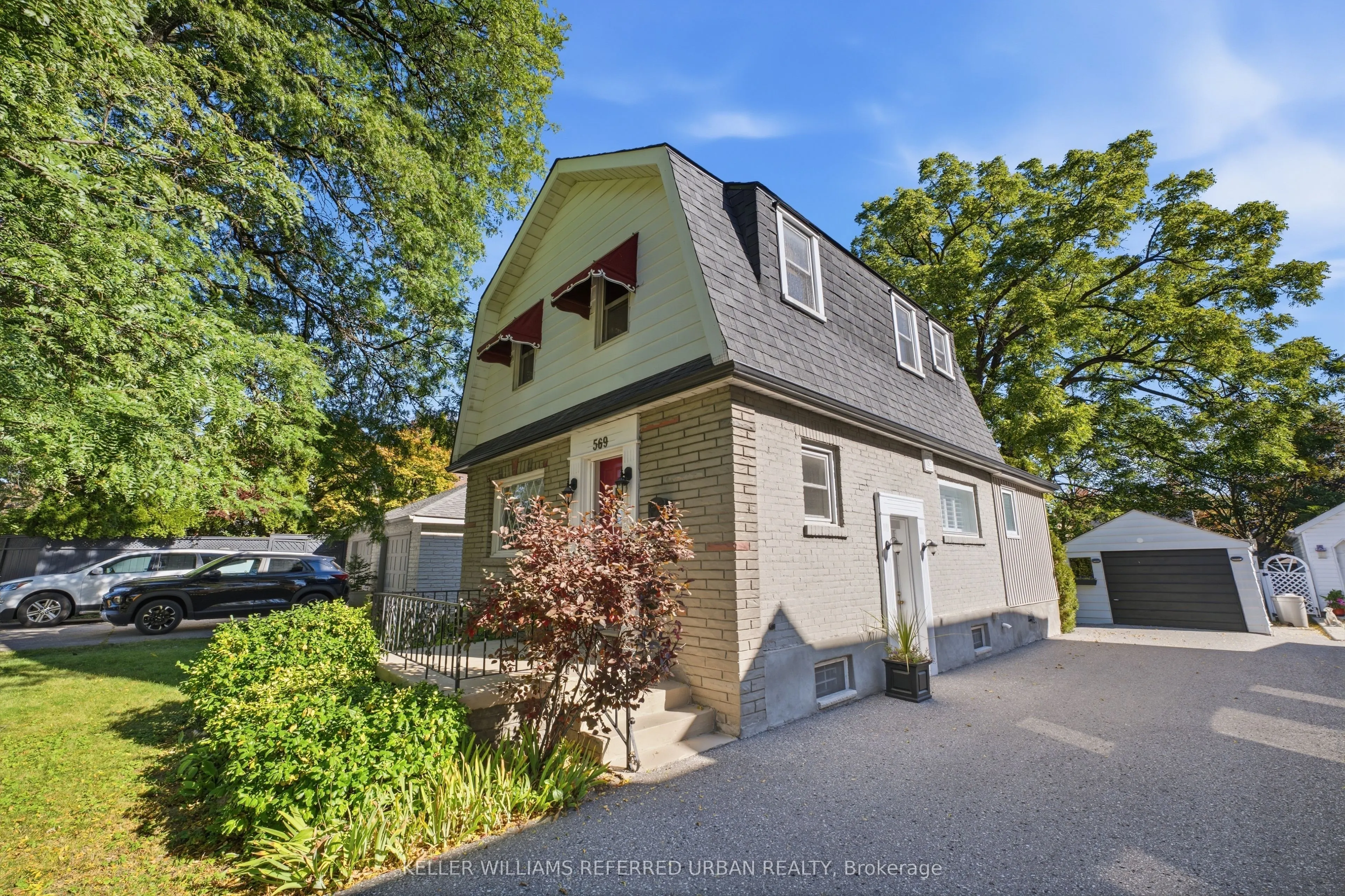569 Masson Street