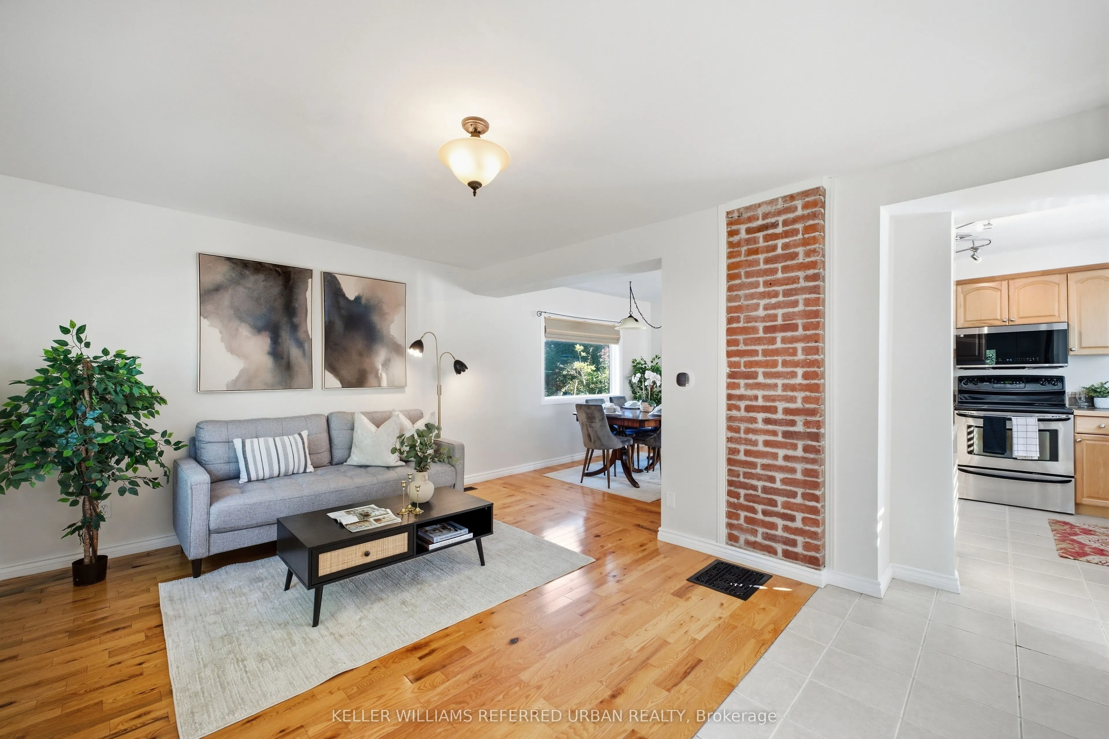 569 Masson Street