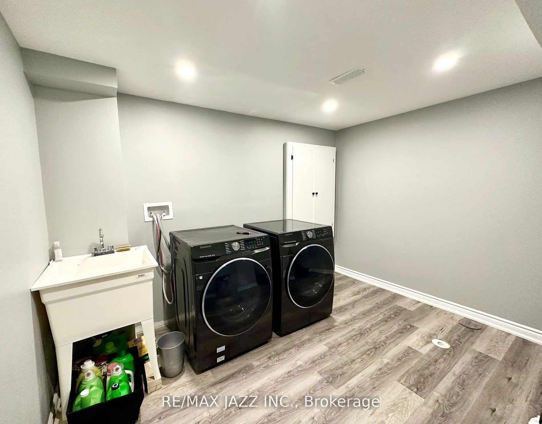 131 Courtney Street #UPPER