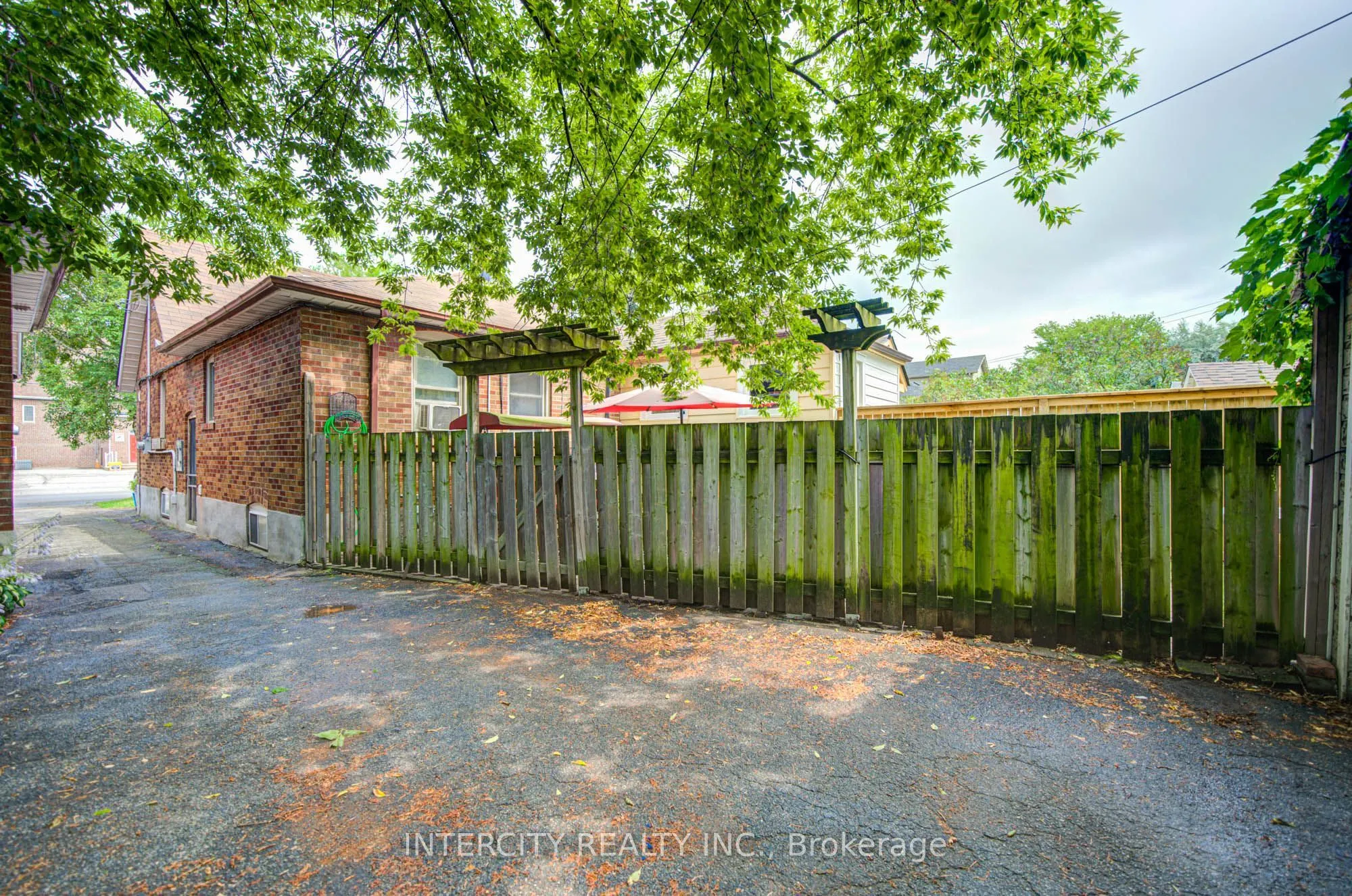 256 Blantyre Avenue