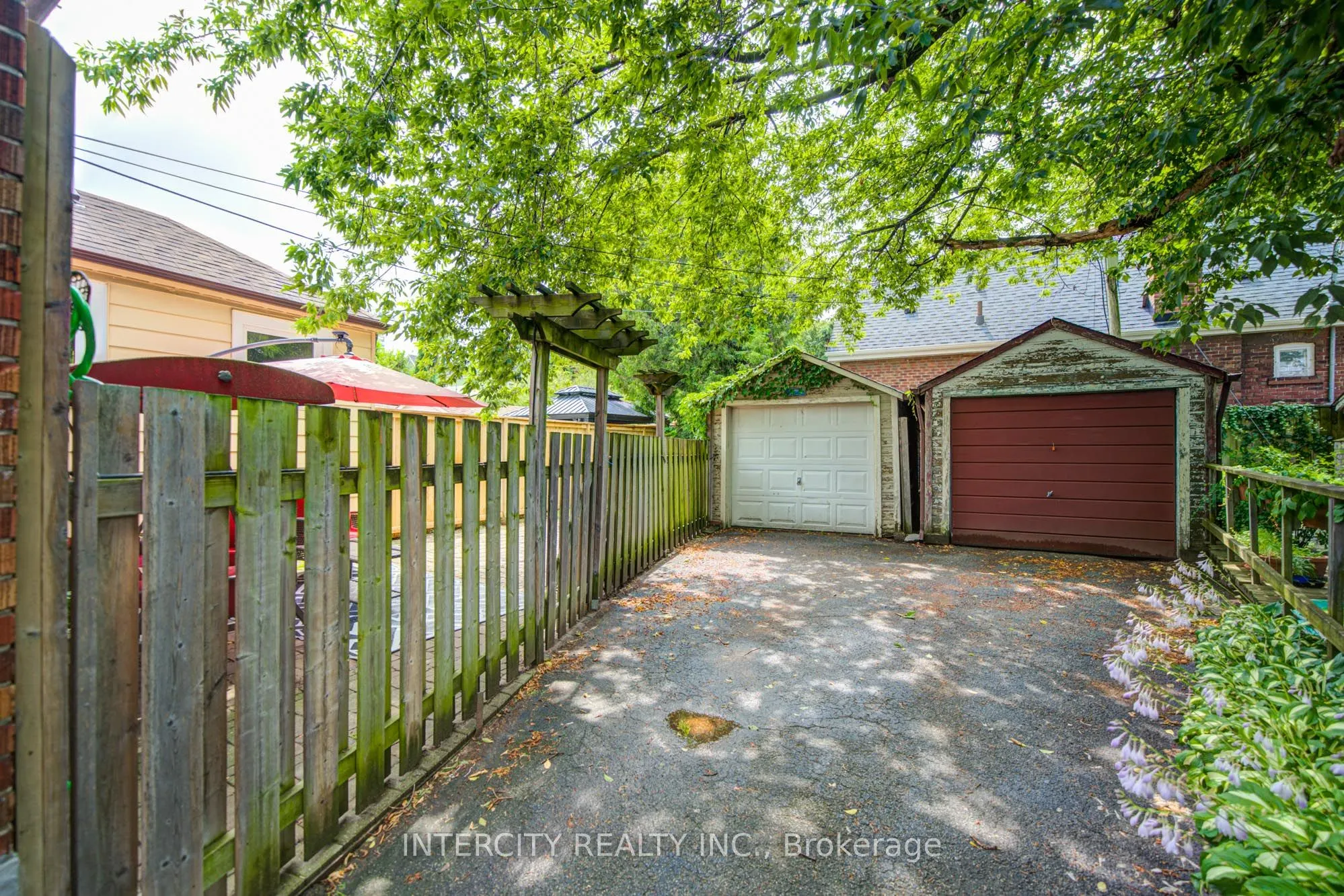 256 Blantyre Avenue