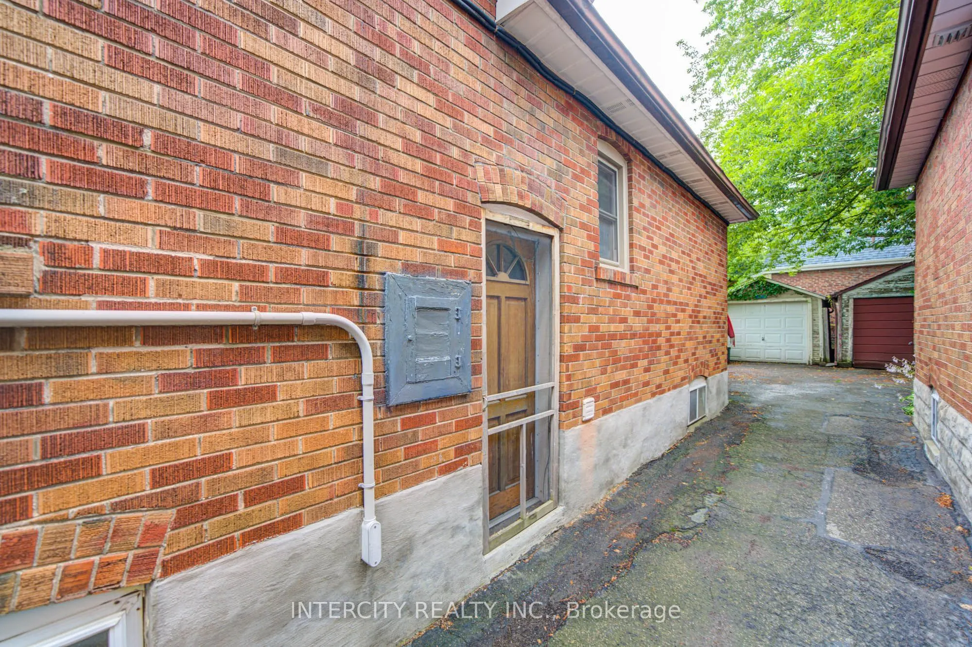 256 Blantyre Avenue