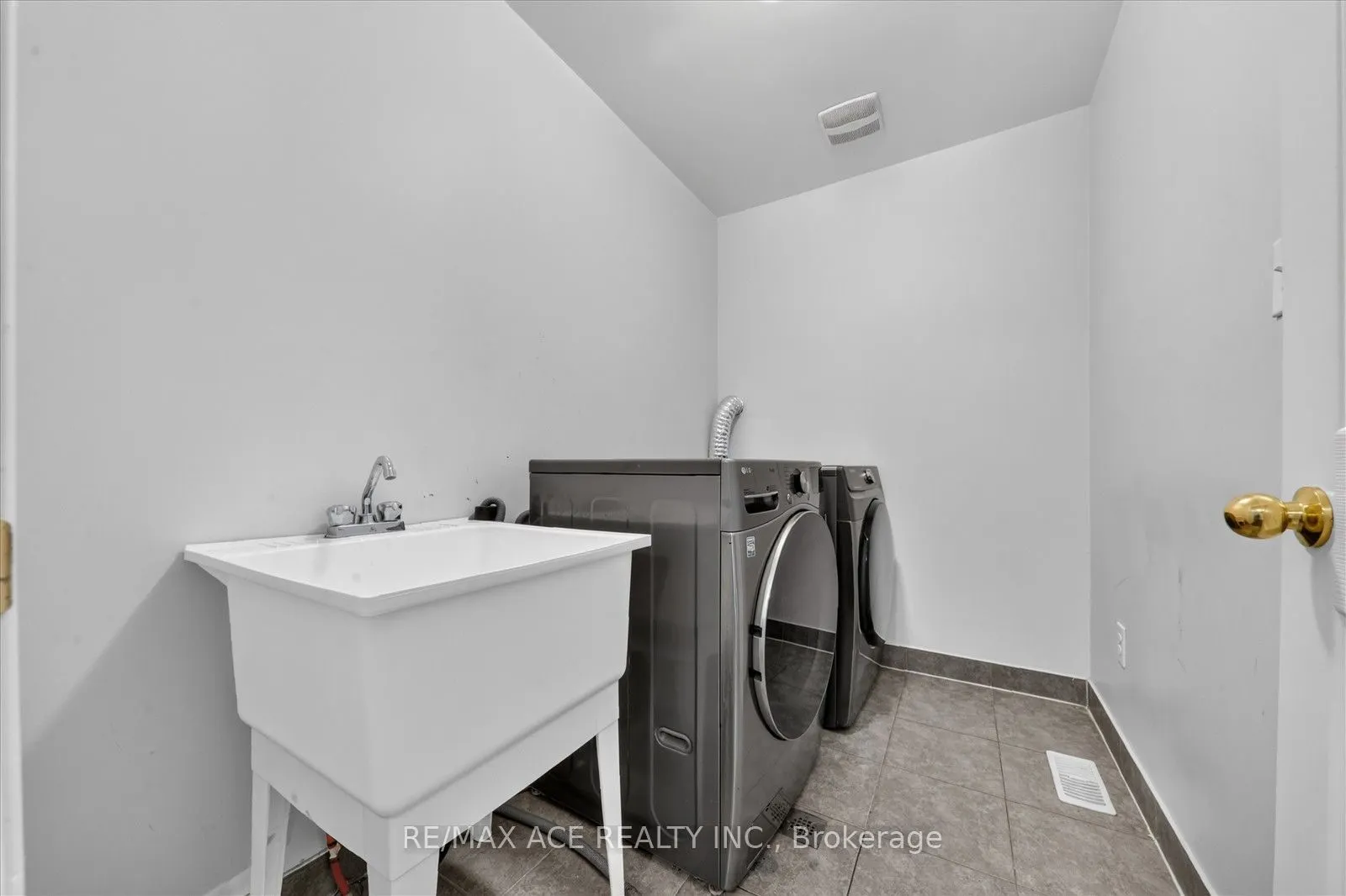 39 Skelton Crescent