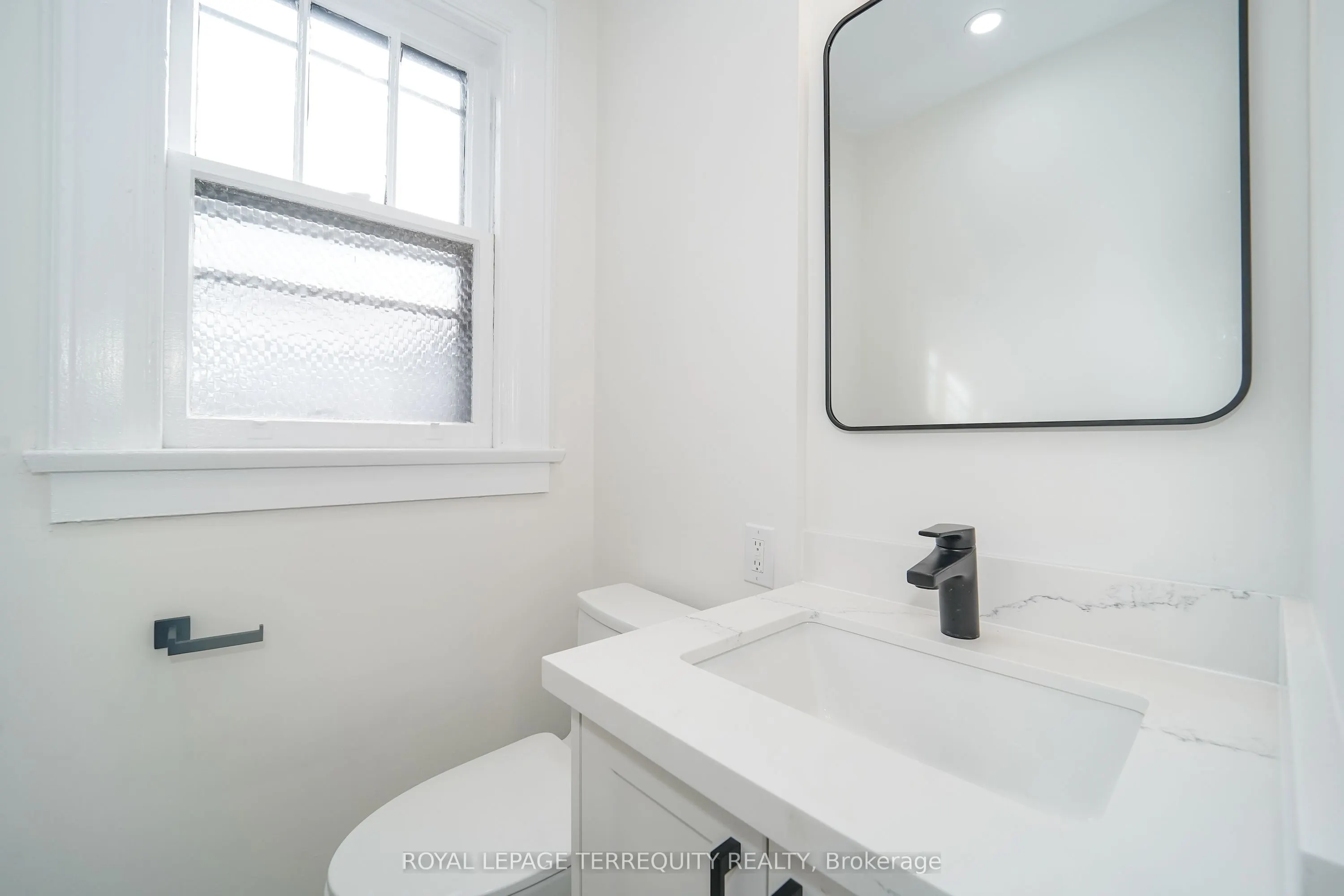 8 Thorncliffe Avenue #6