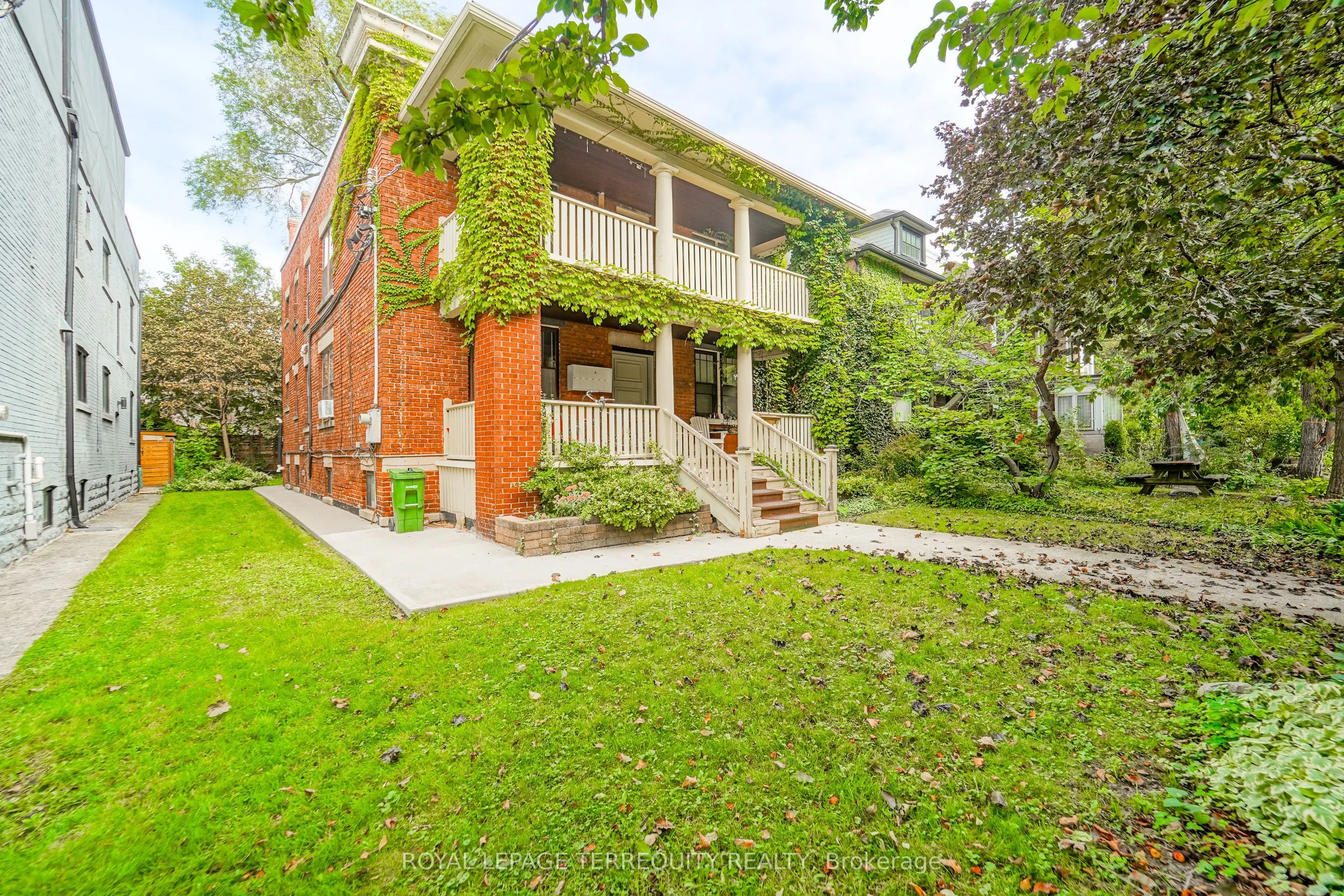 8 Thorncliffe Avenue #6