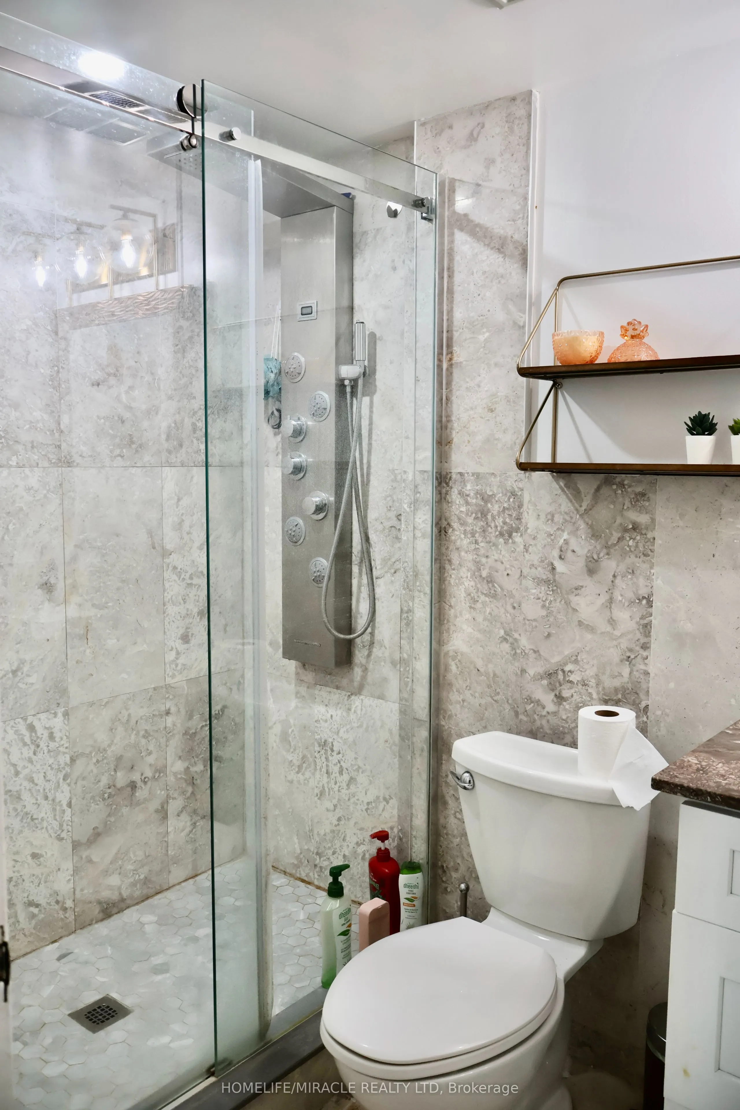 3233 Eglinton Avenue E #802