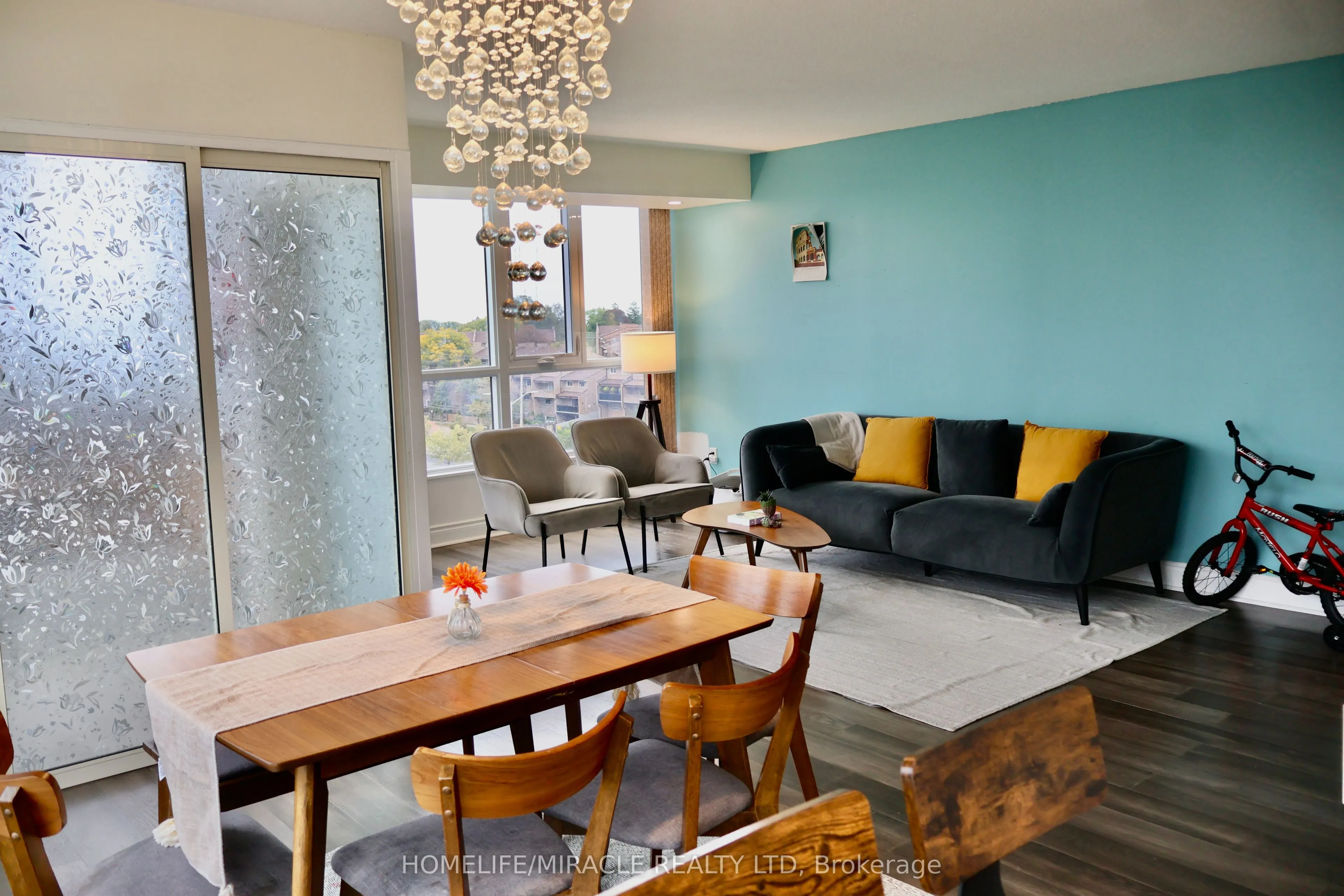 3233 Eglinton Avenue E #802