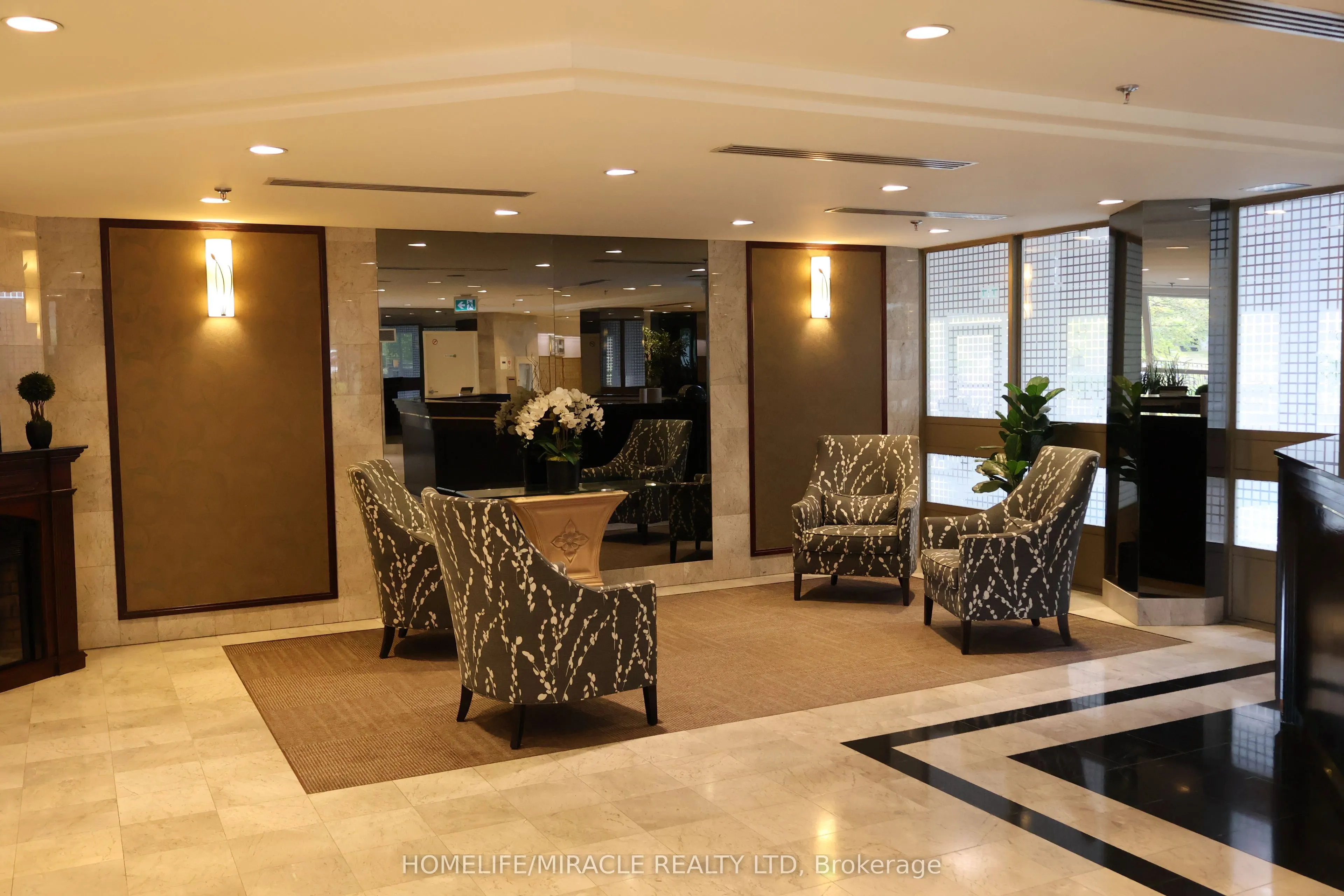3233 Eglinton Avenue E #802