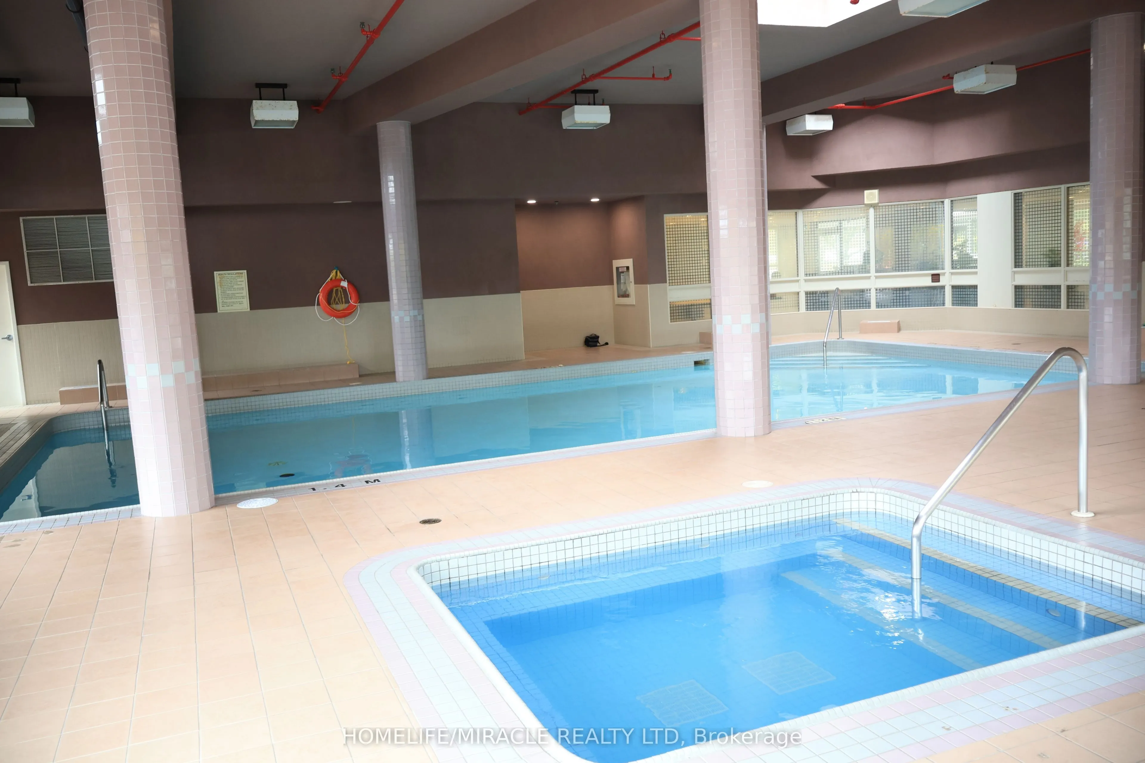 3233 Eglinton Avenue E #802