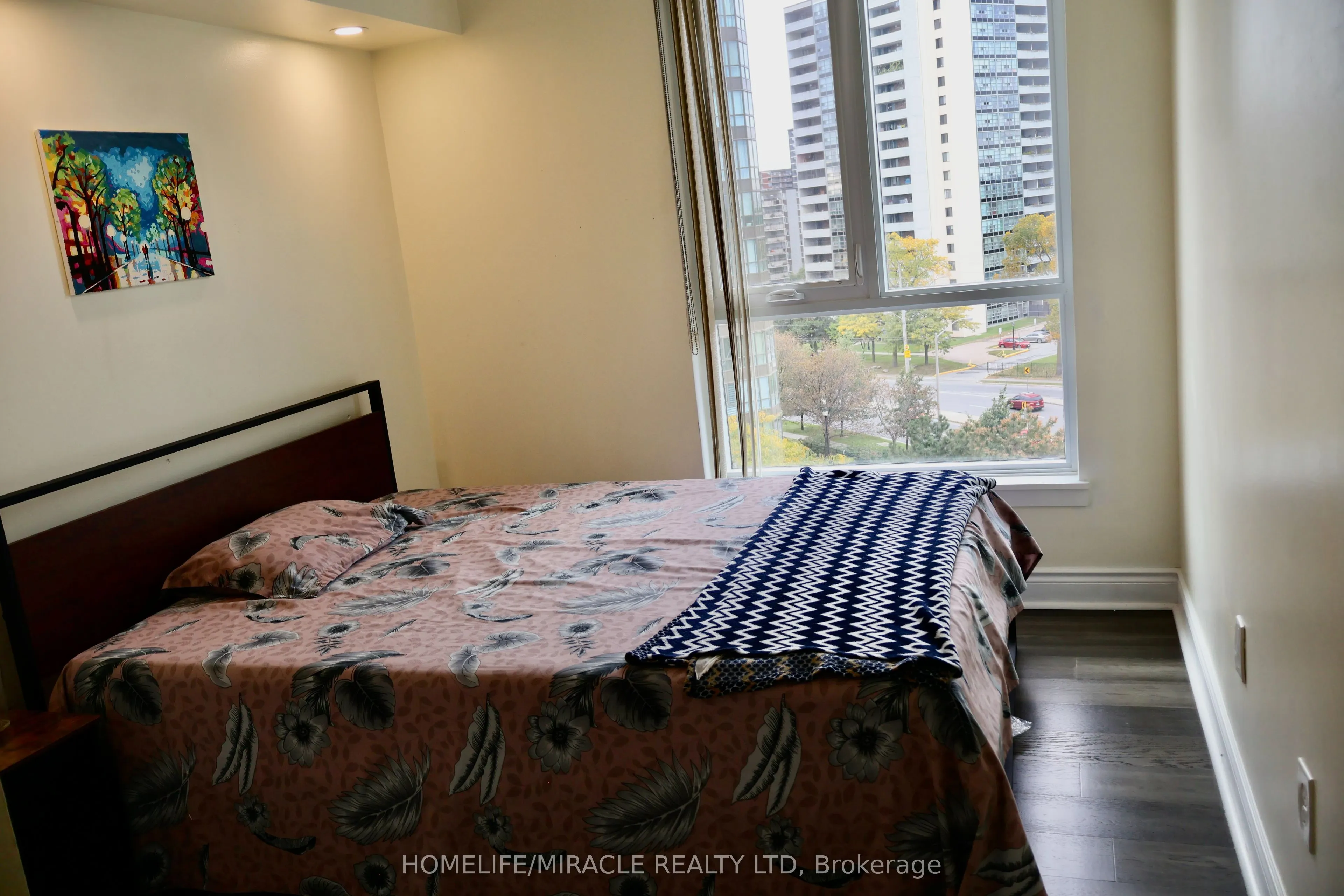 3233 Eglinton Avenue E #802