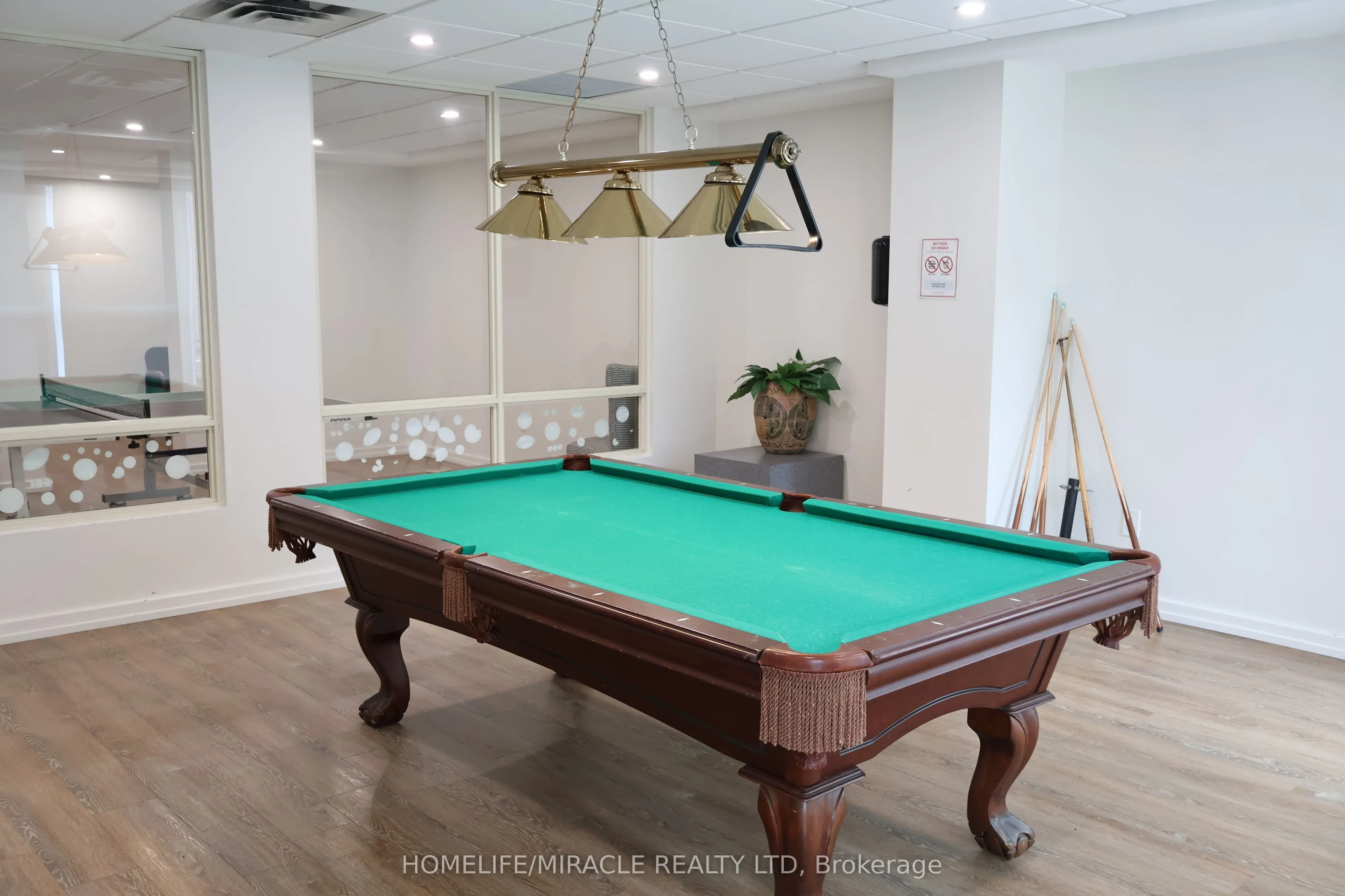 3233 Eglinton Avenue E #802