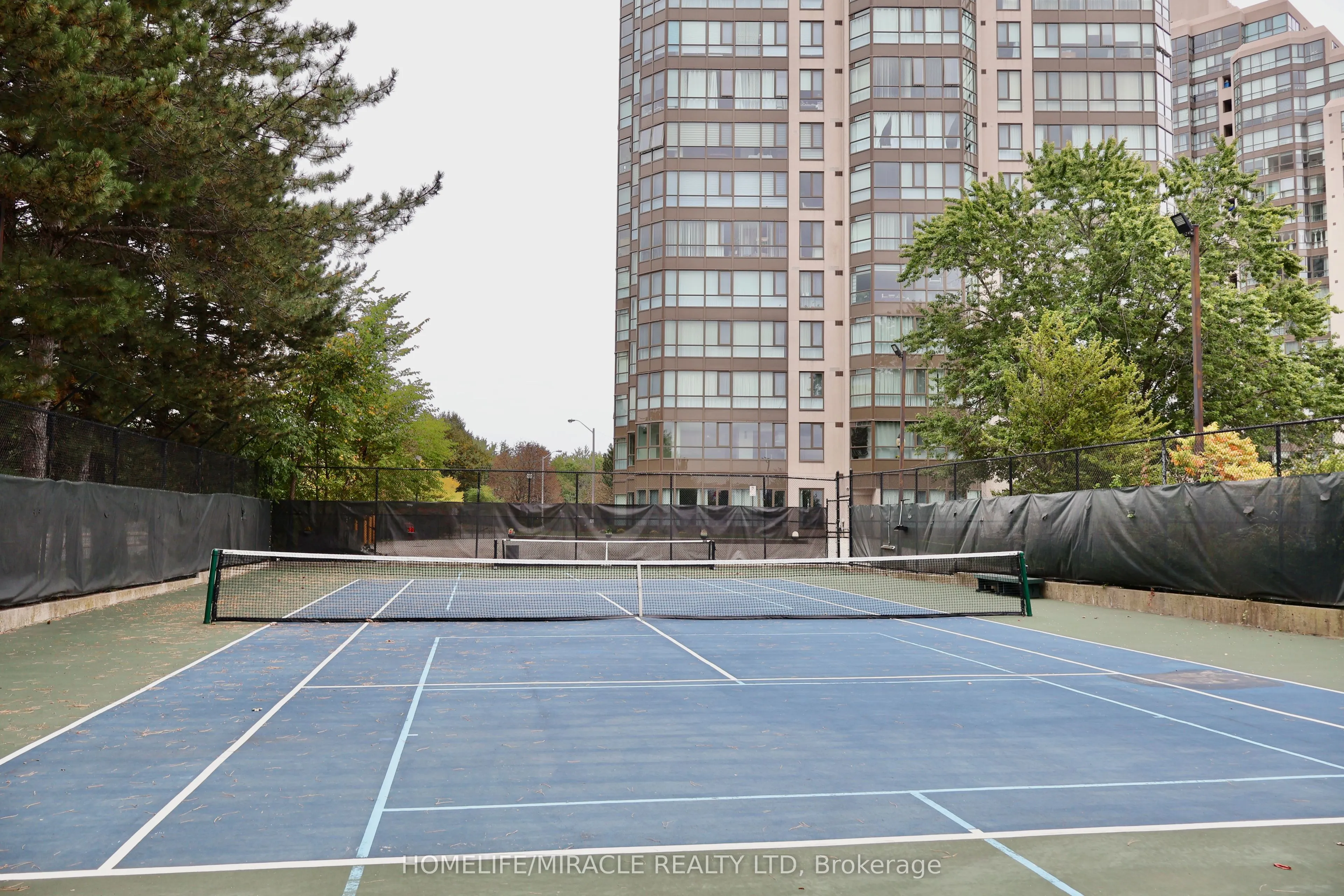 3233 Eglinton Avenue E #802