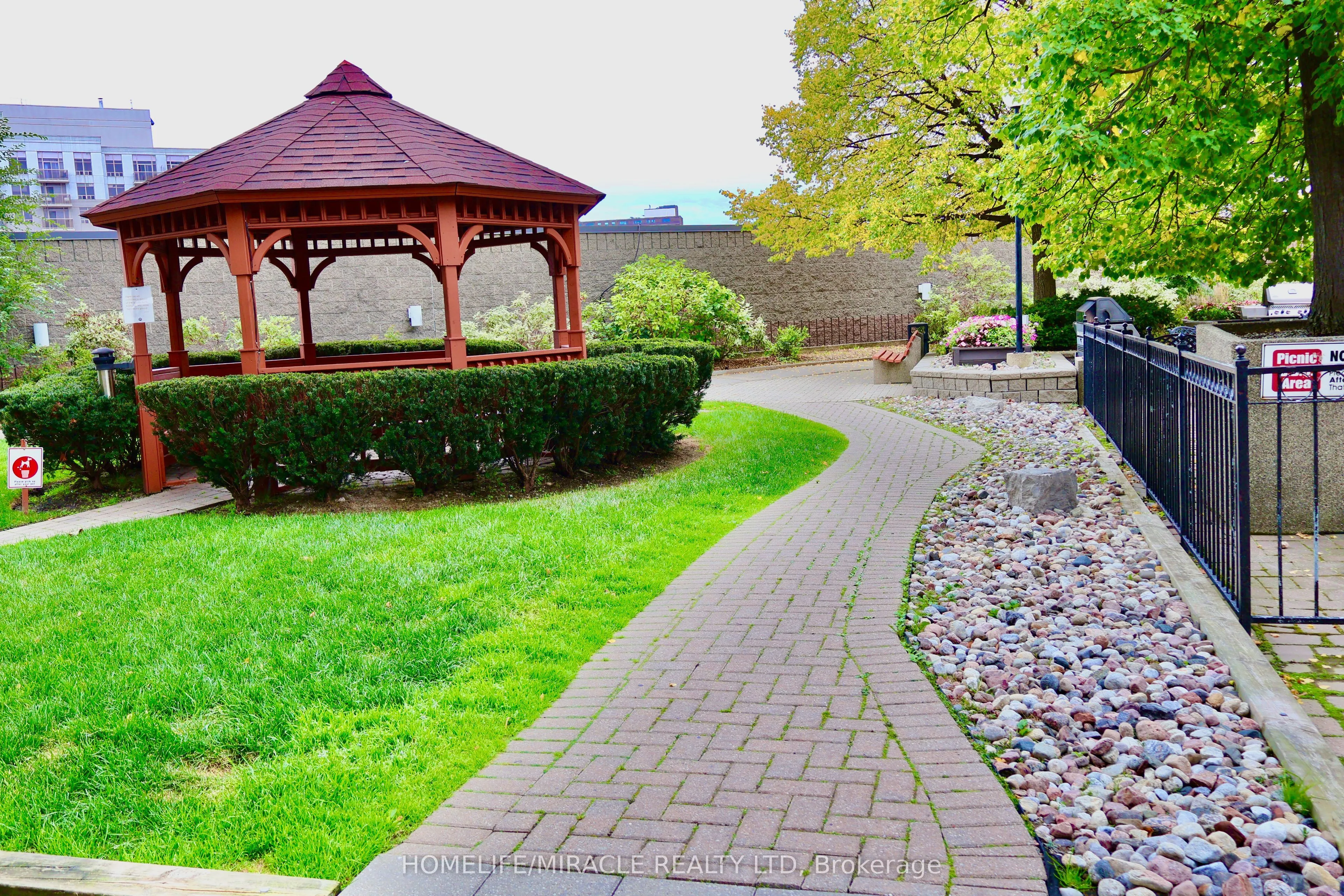 3233 Eglinton Avenue E #802