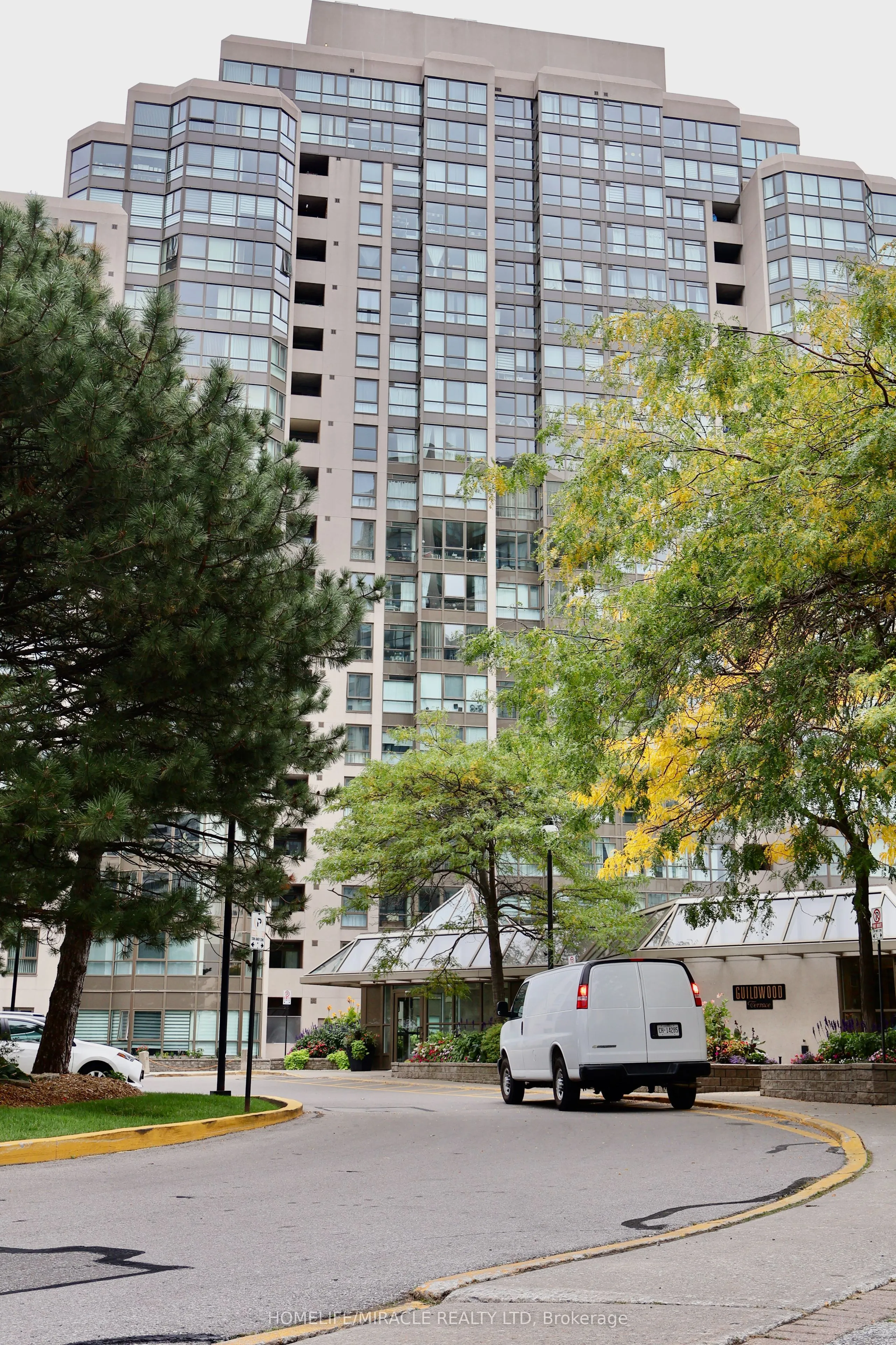 3233 Eglinton Avenue E #802