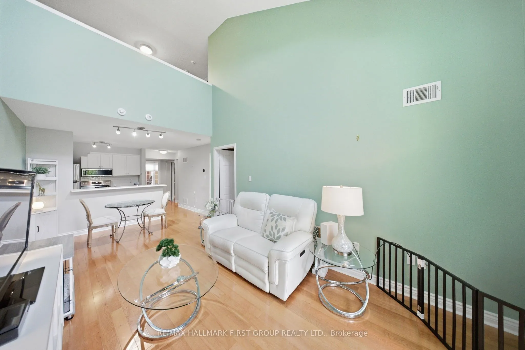 8 Petra Way #3