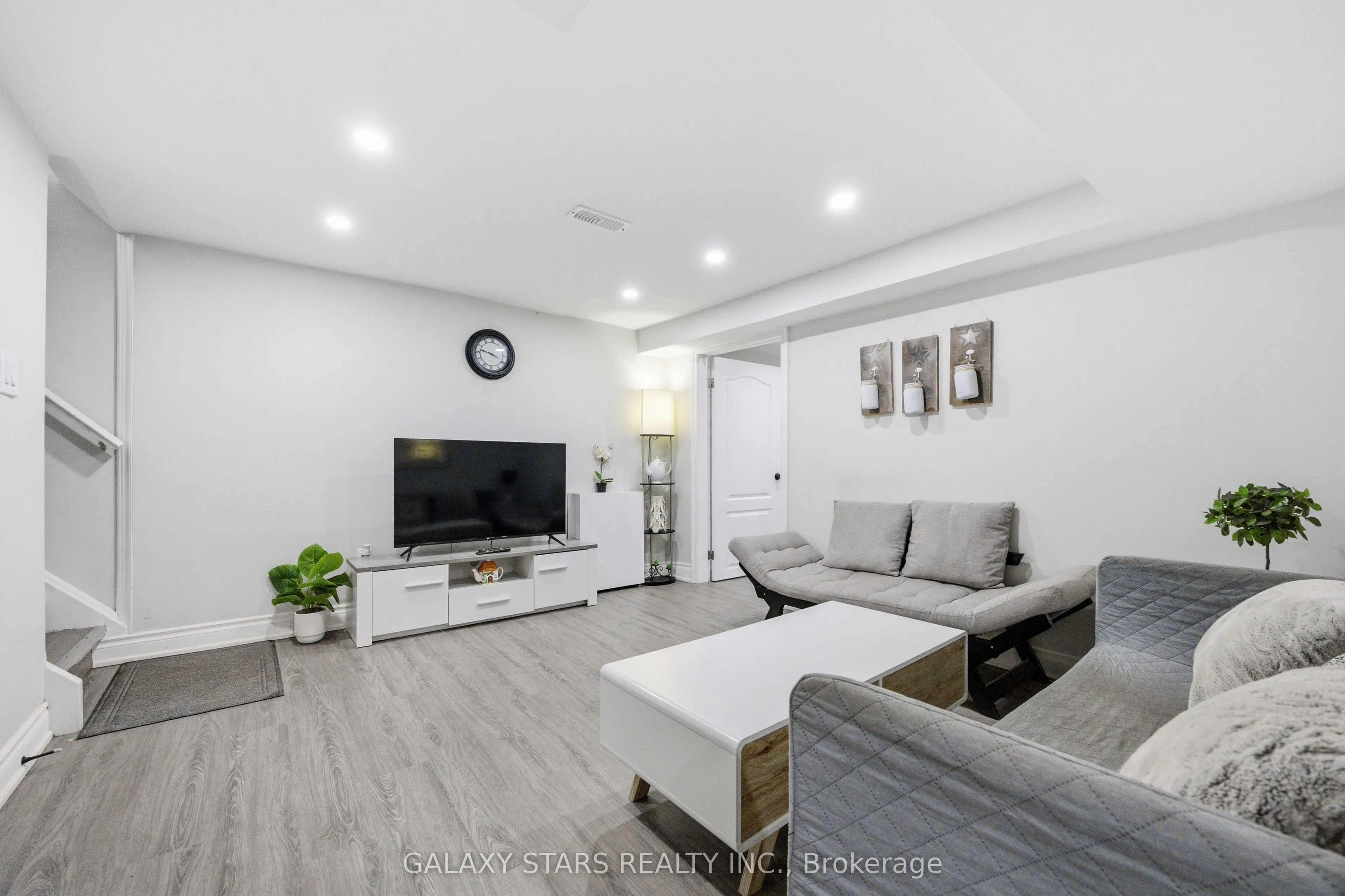 1177 Lisgar Avenue