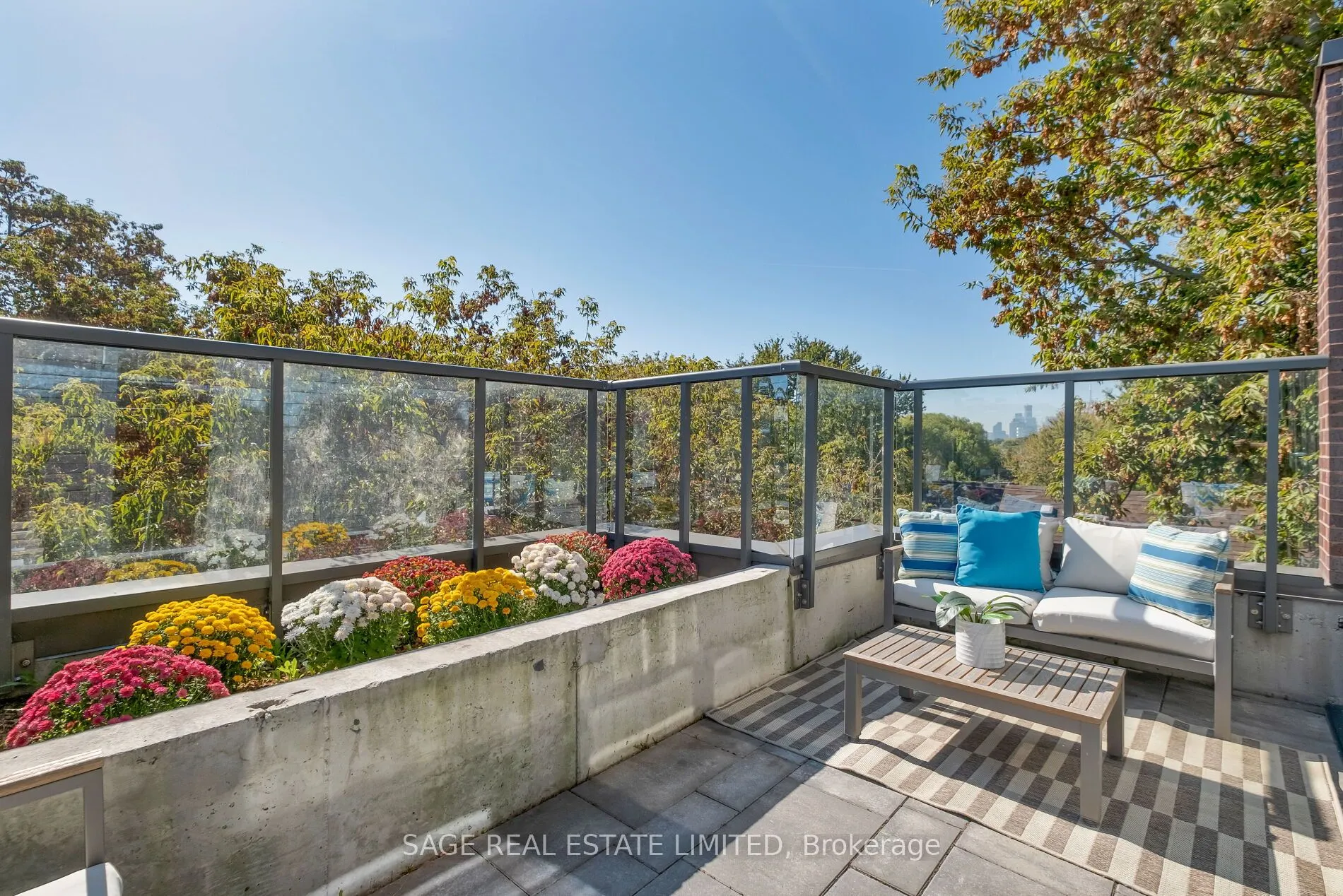 1331 Queen Street E #Th01