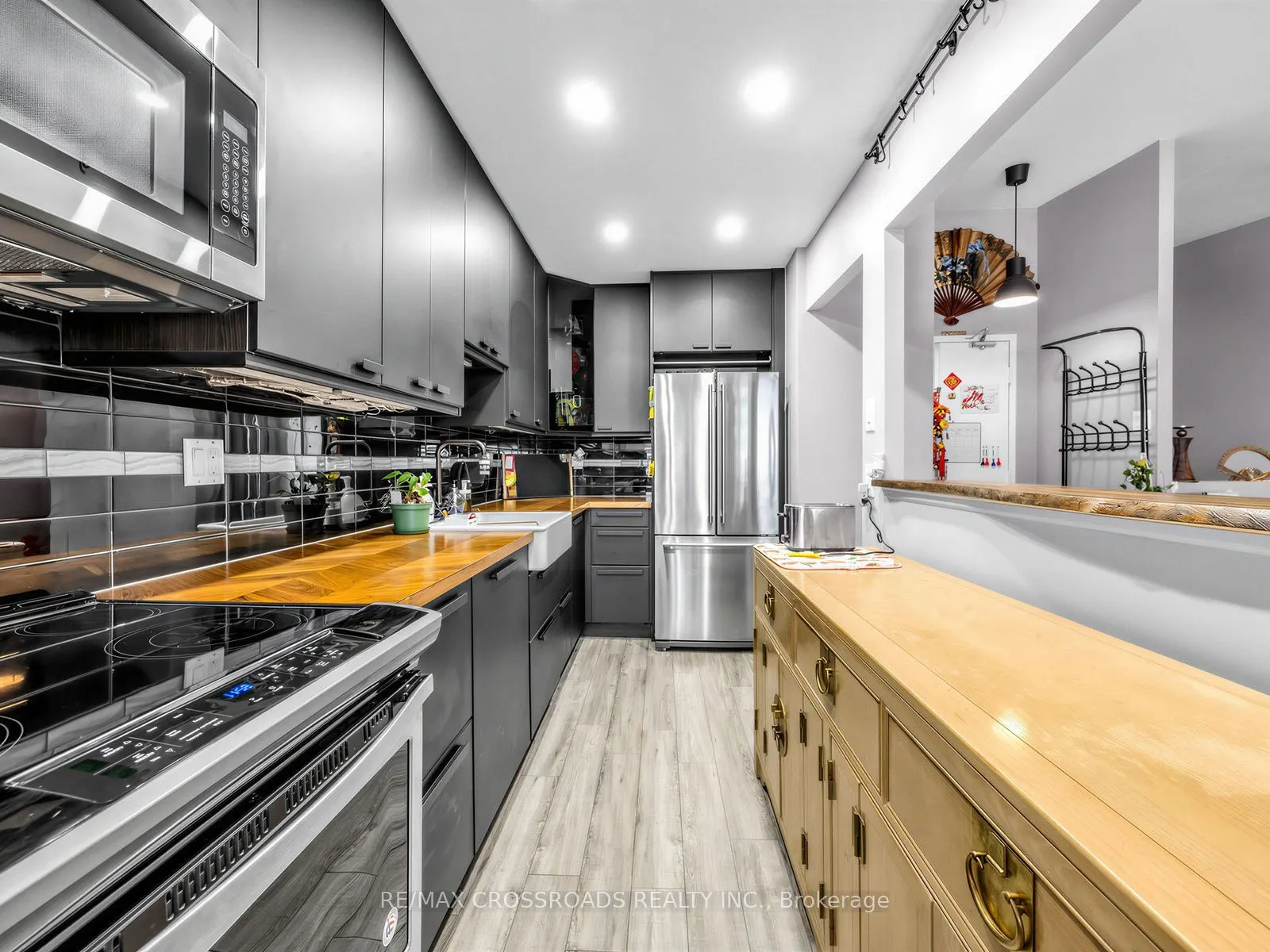 4060 Lawrence Avenue E #504