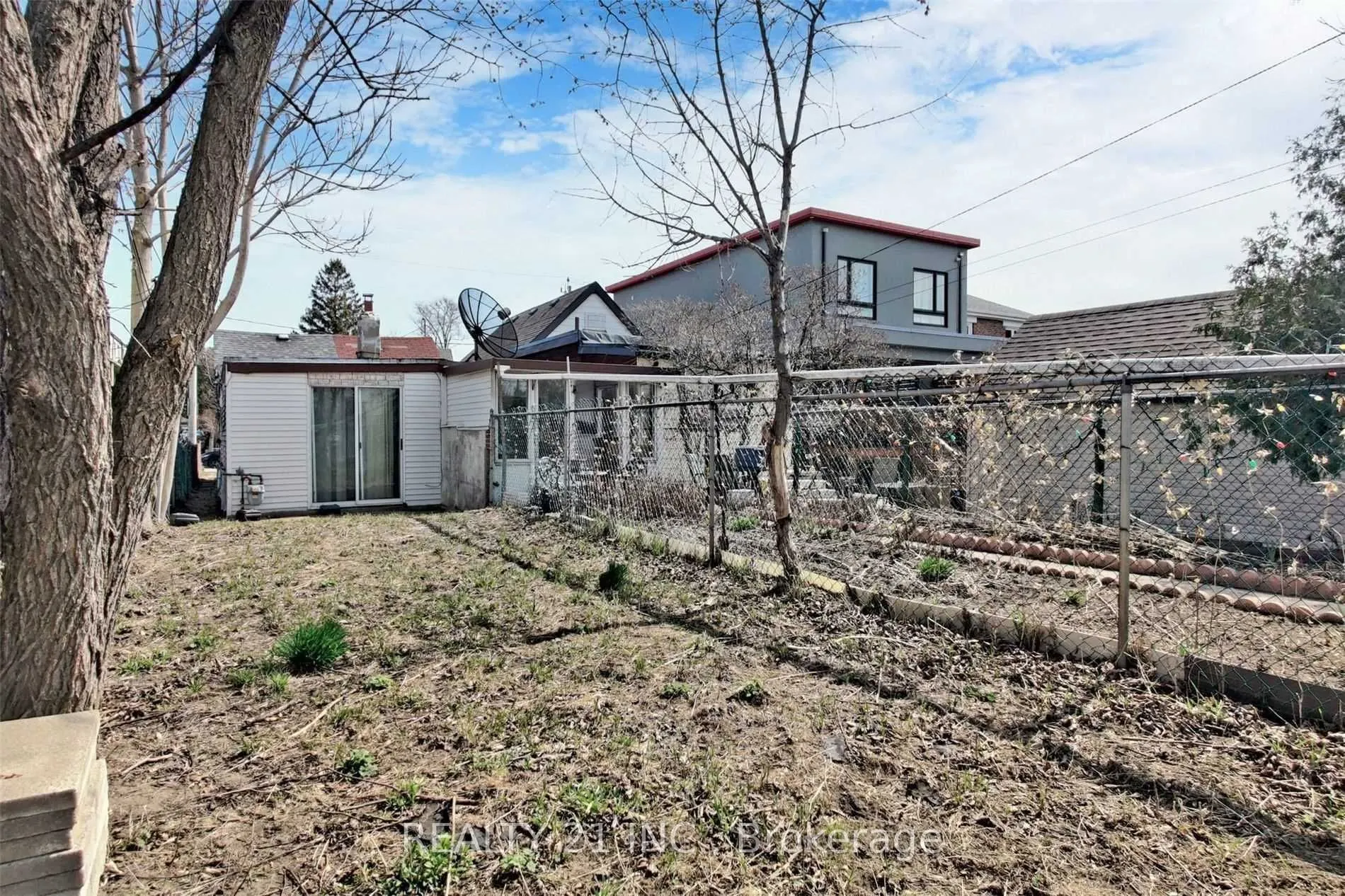 270 Linsmore Crescent