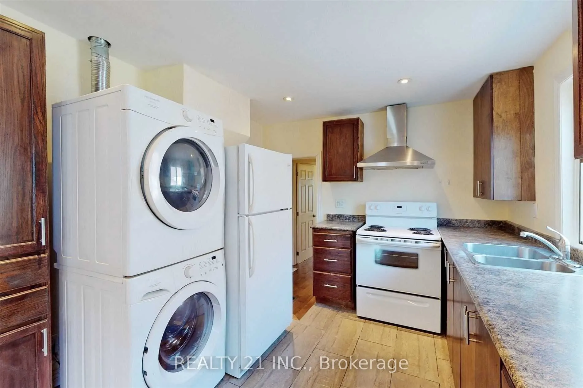 270 Linsmore Crescent