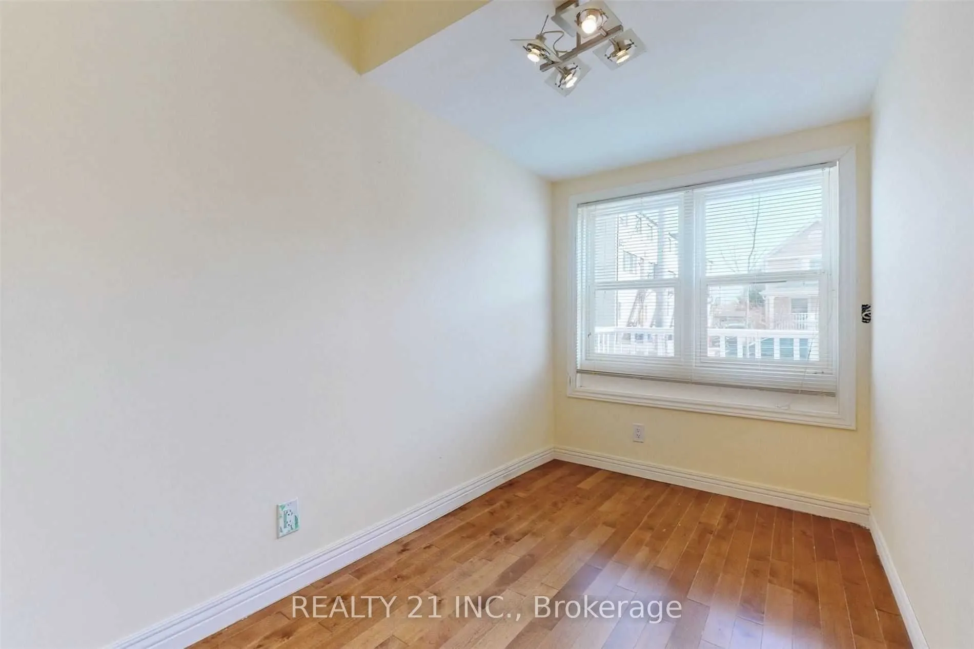 270 Linsmore Crescent