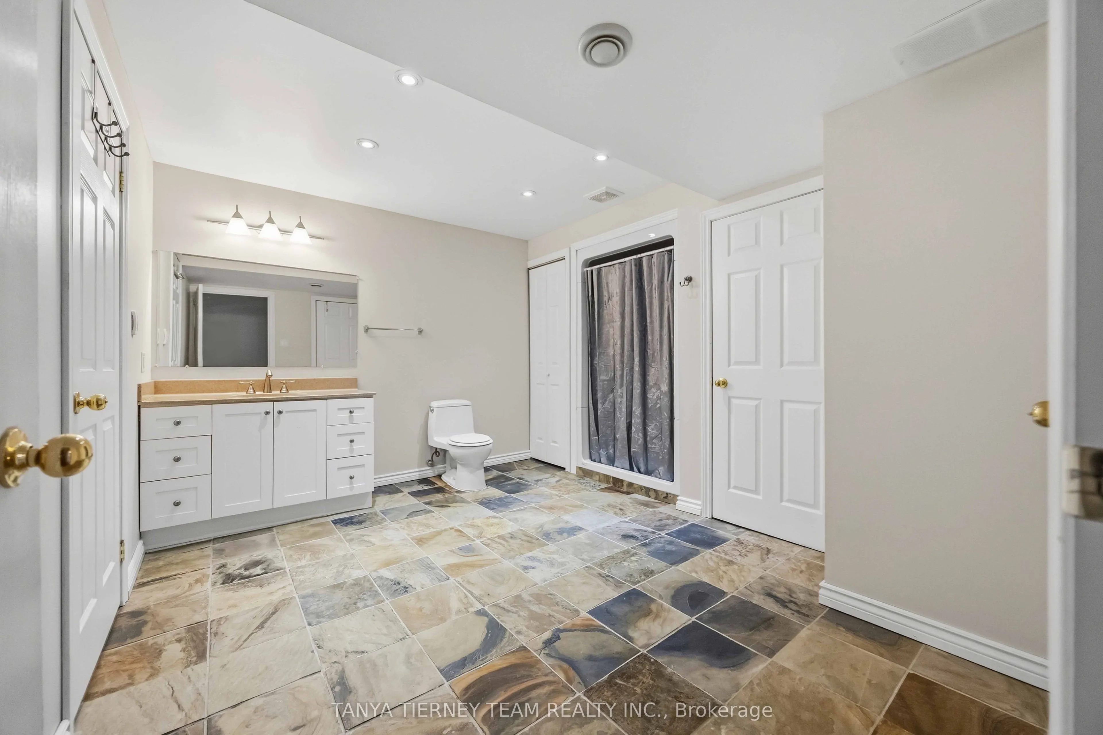 28 Perryview Drive