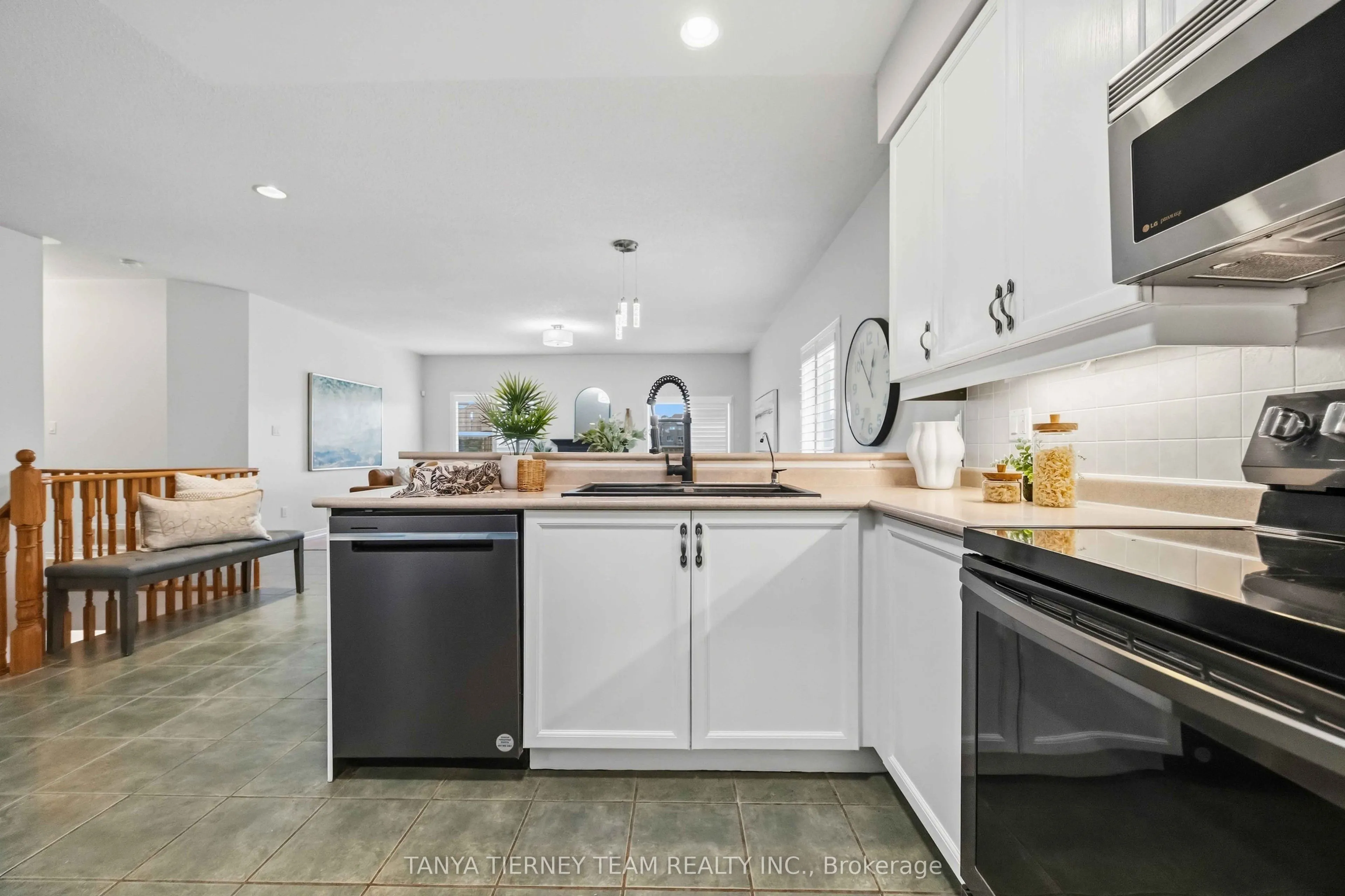 28 Perryview Drive