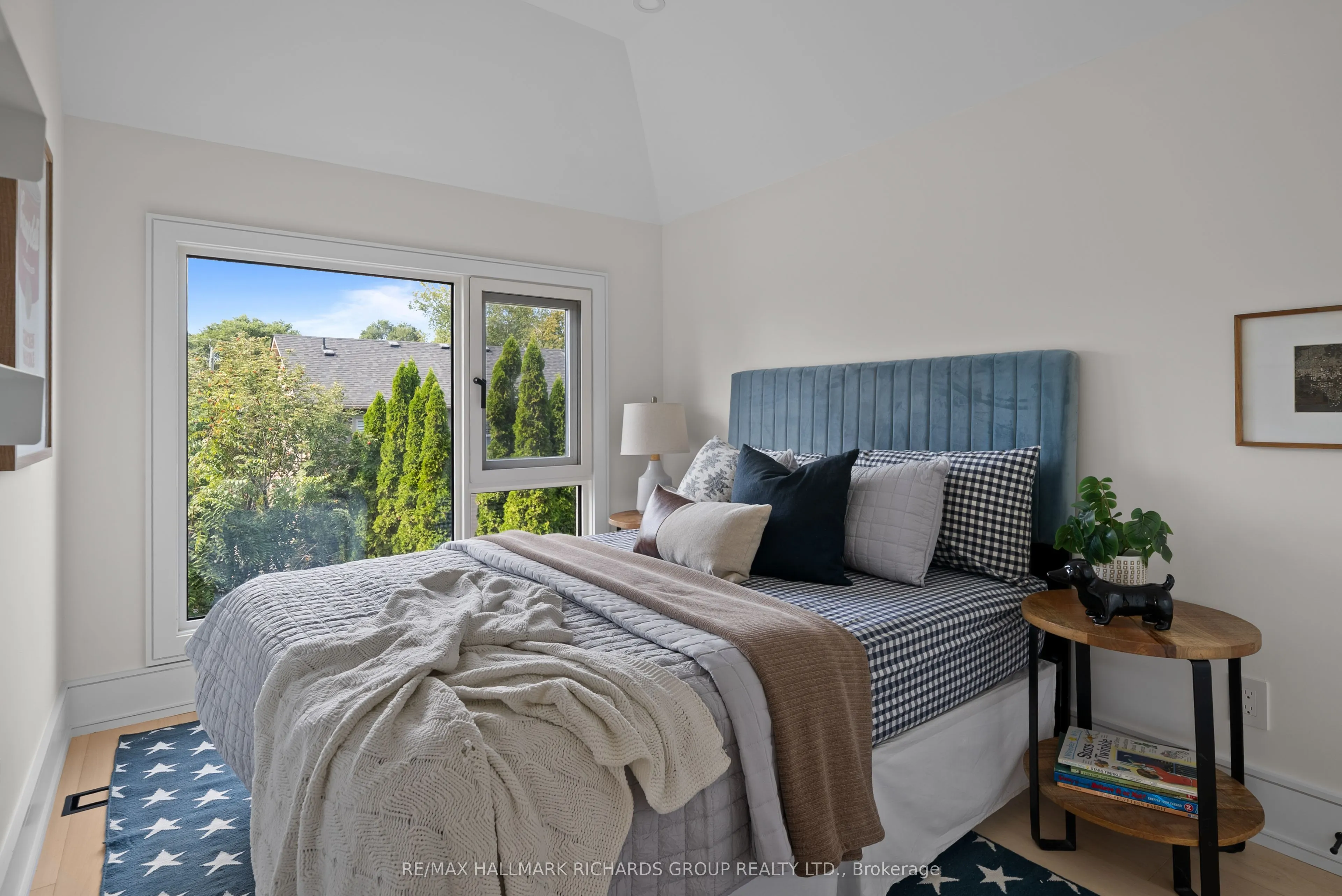 44 Sunnypoint Crescent
