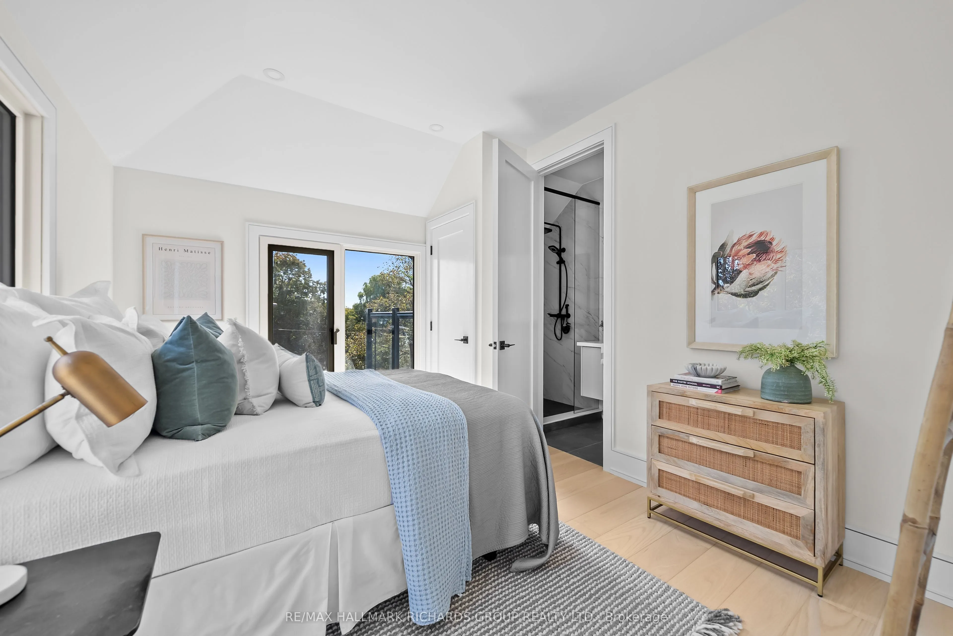 44 Sunnypoint Crescent