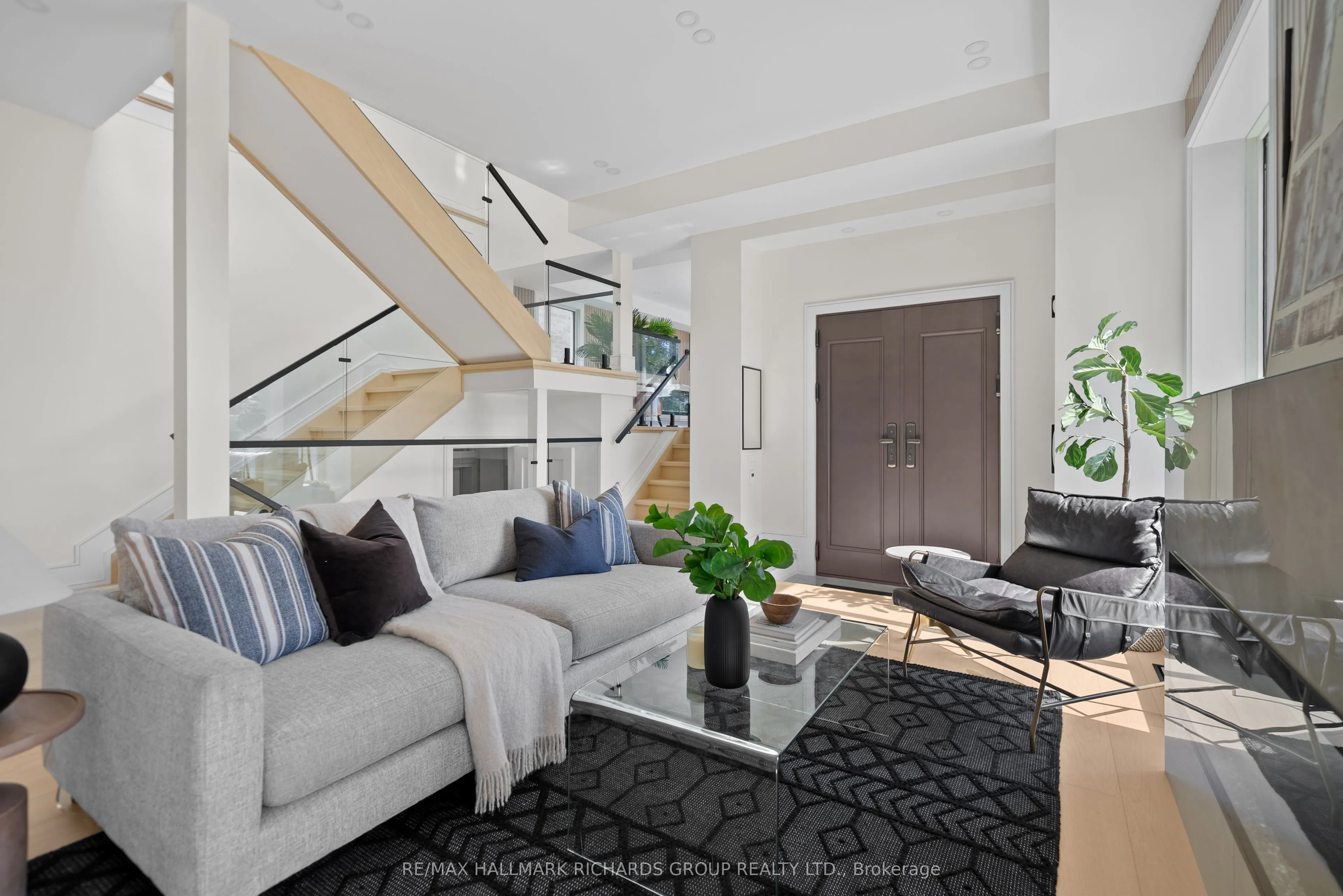 44 Sunnypoint Crescent