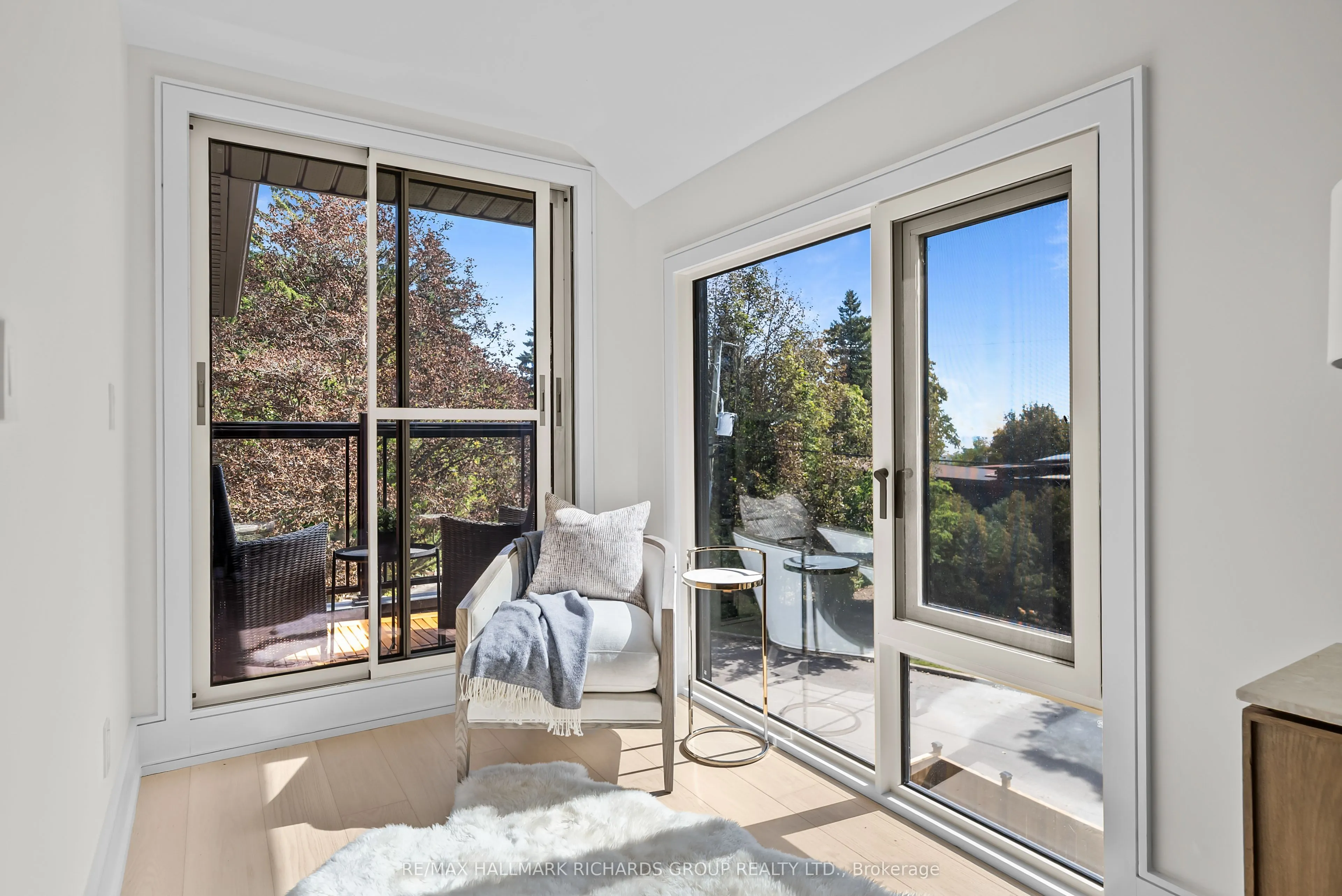 44 Sunnypoint Crescent