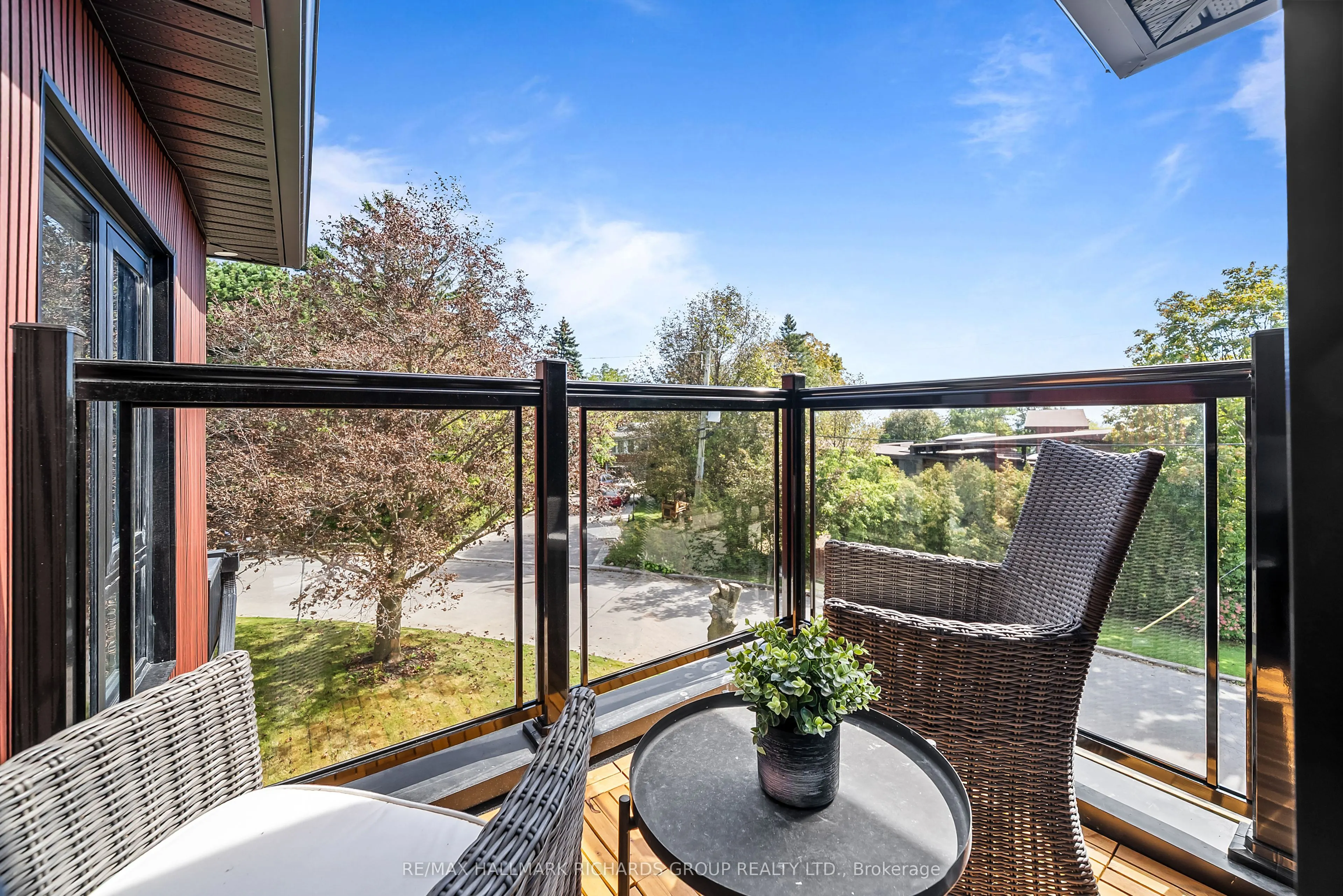 44 Sunnypoint Crescent