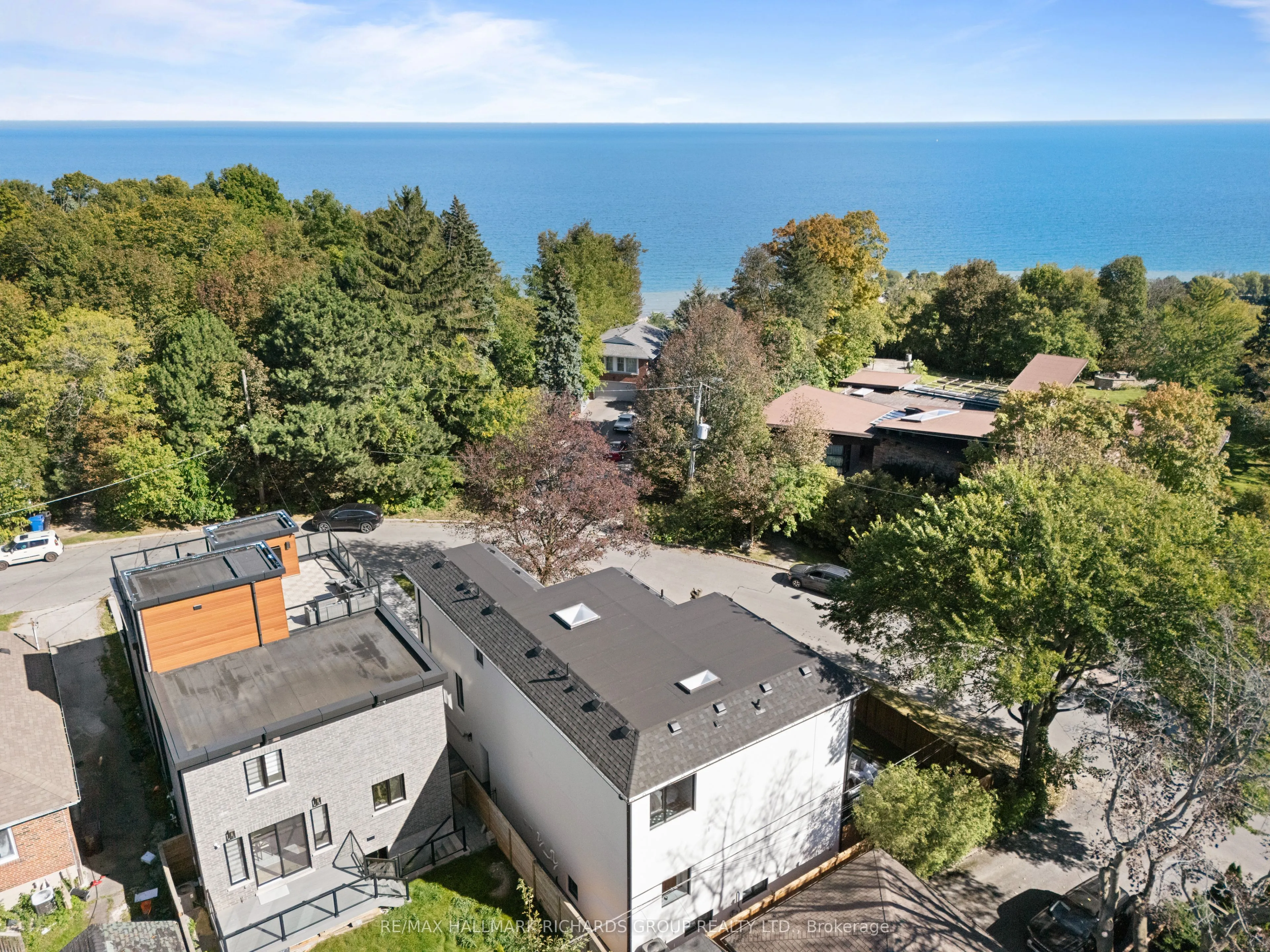 44 Sunnypoint Crescent