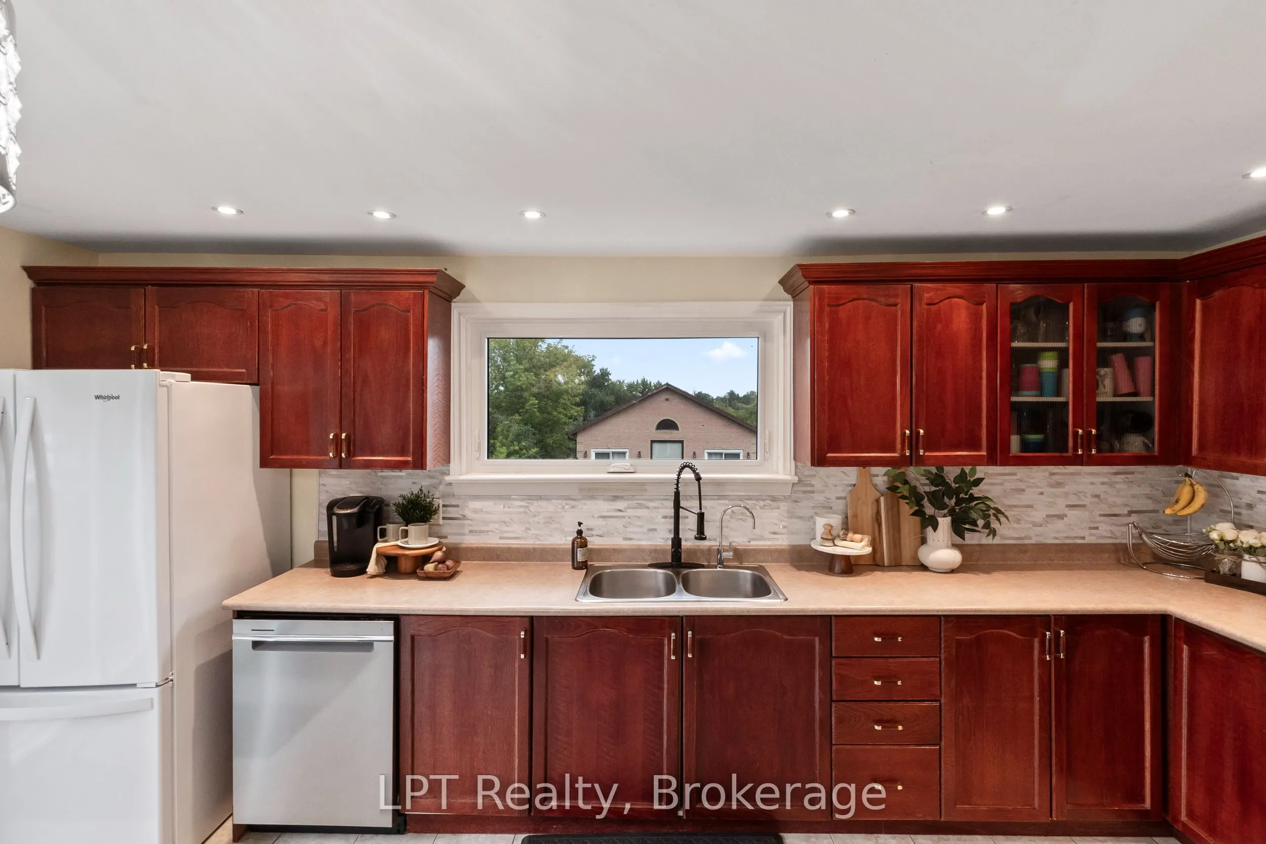 9 Lakeview Avenue