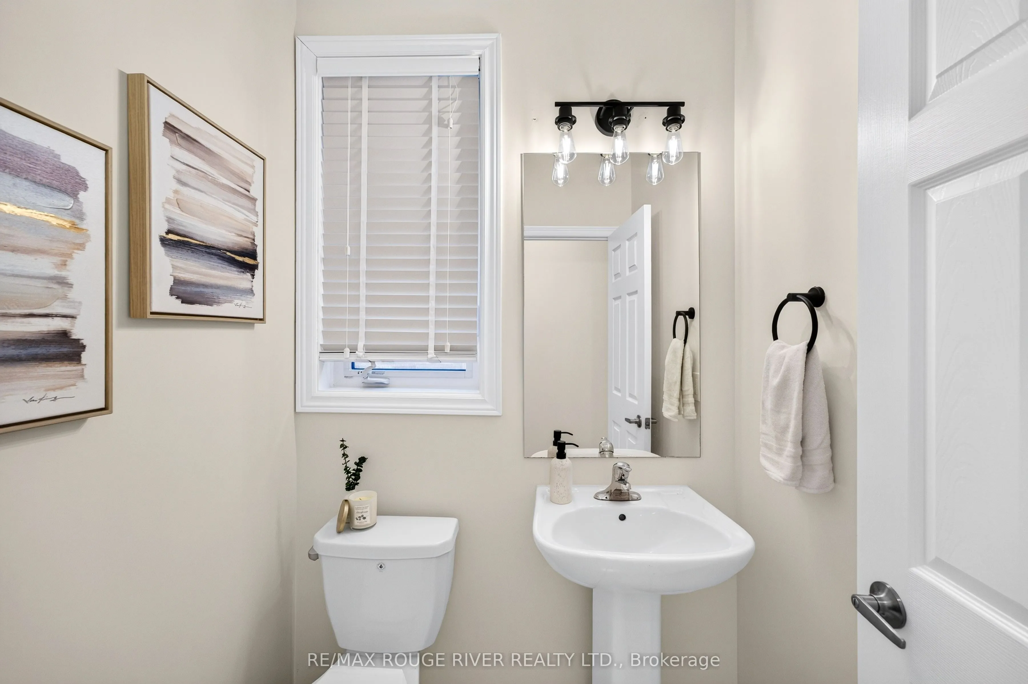 1124 Sepia Square