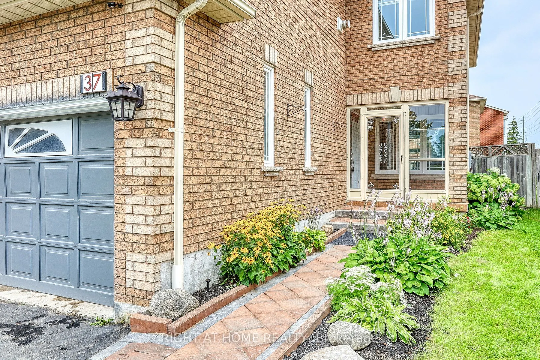 37 Brockman Crescent #UPPER