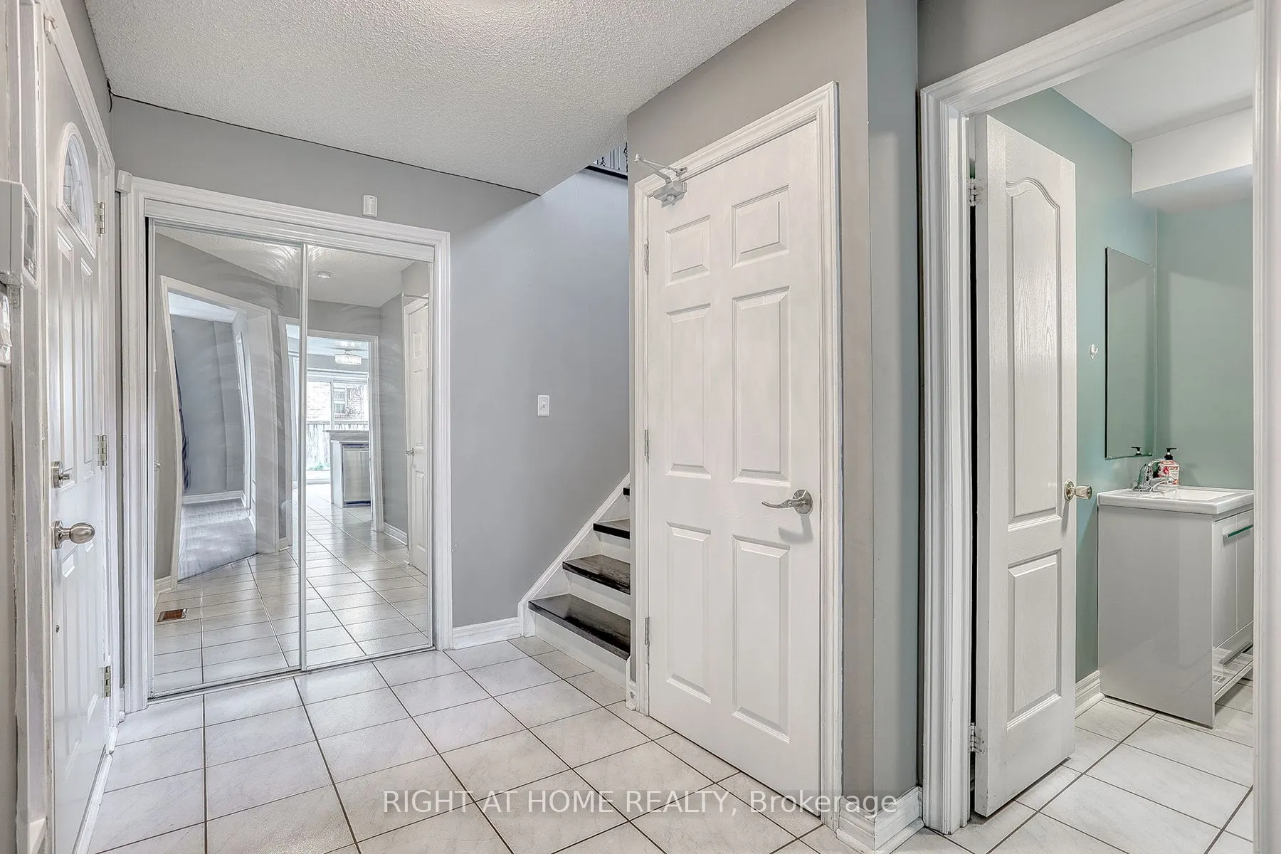 37 Brockman Crescent #UPPER
