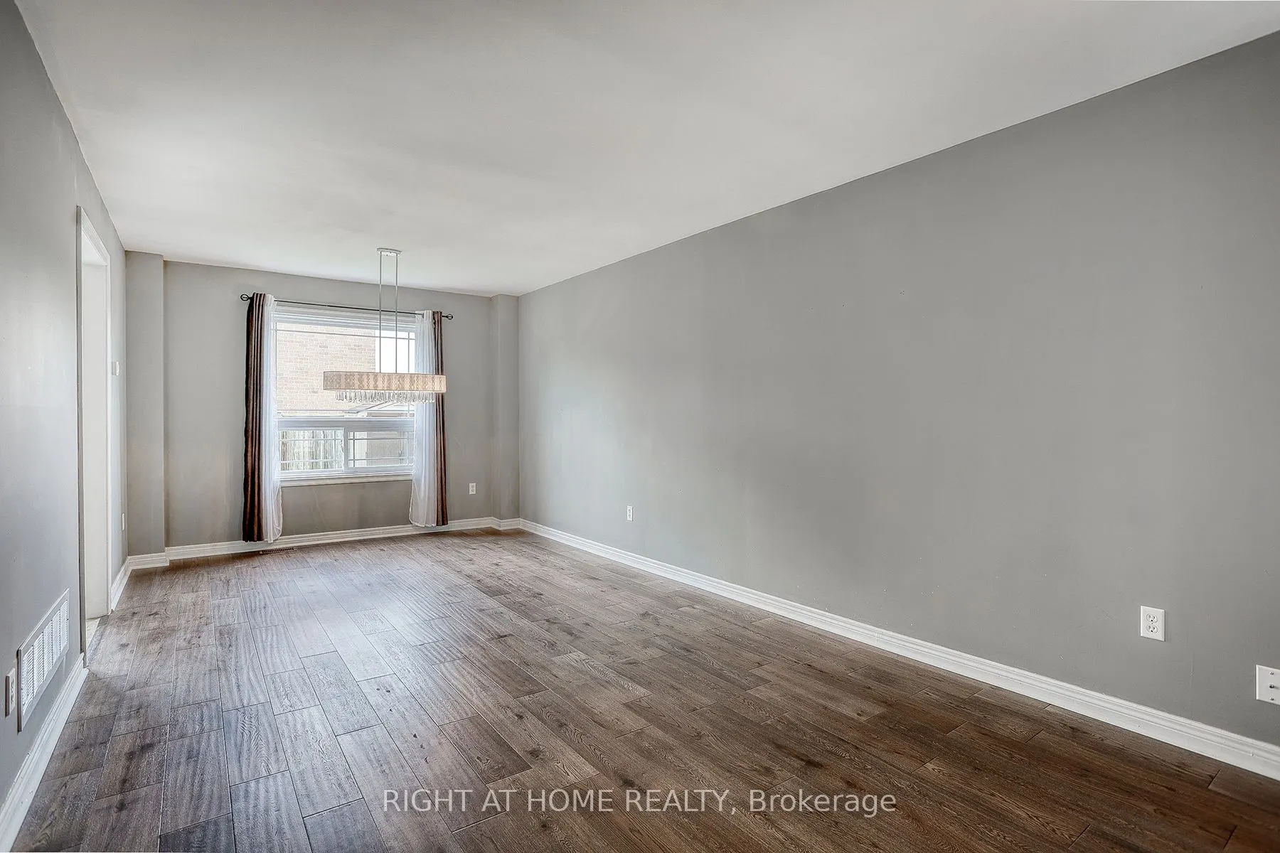 37 Brockman Crescent #UPPER