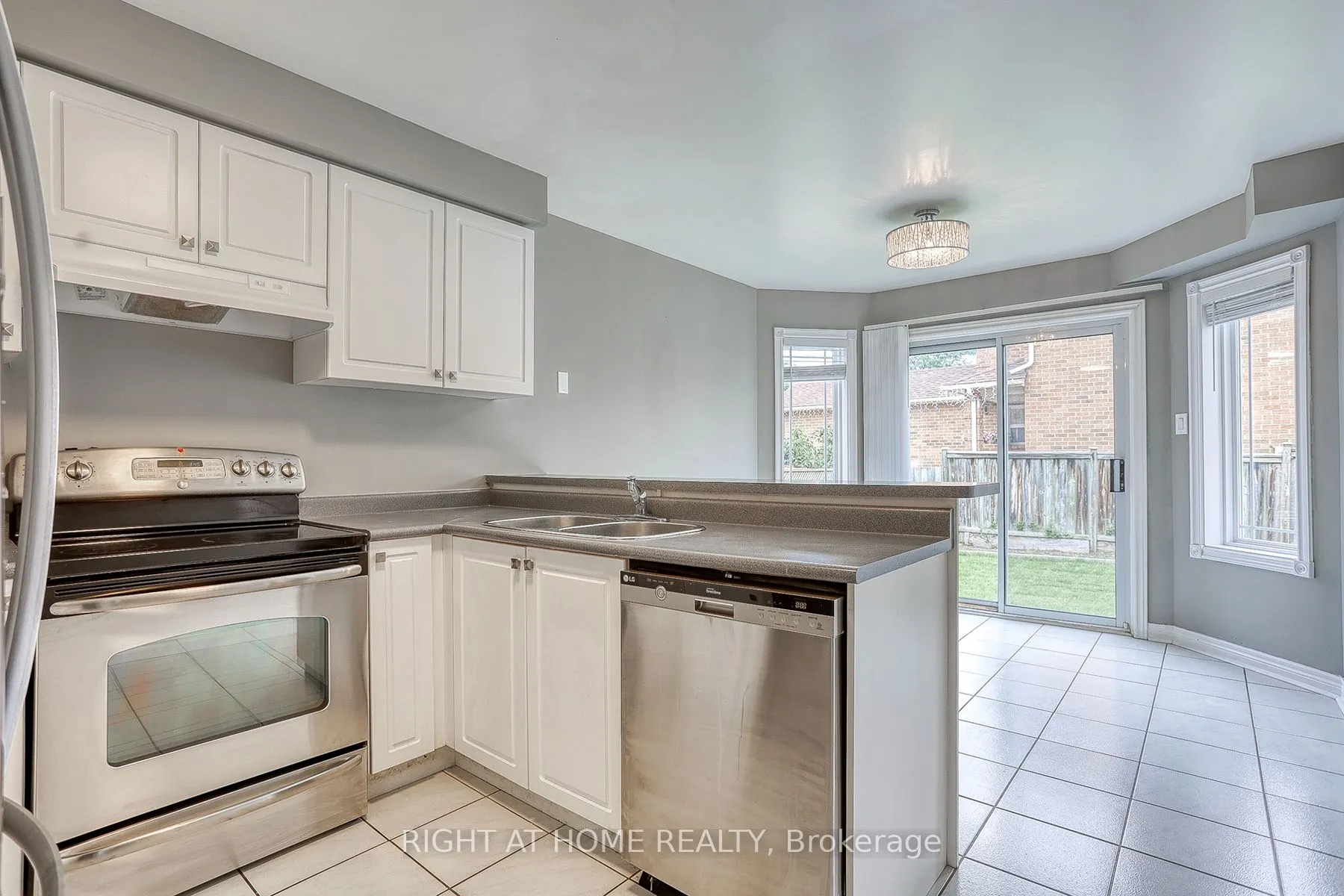 37 Brockman Crescent #UPPER