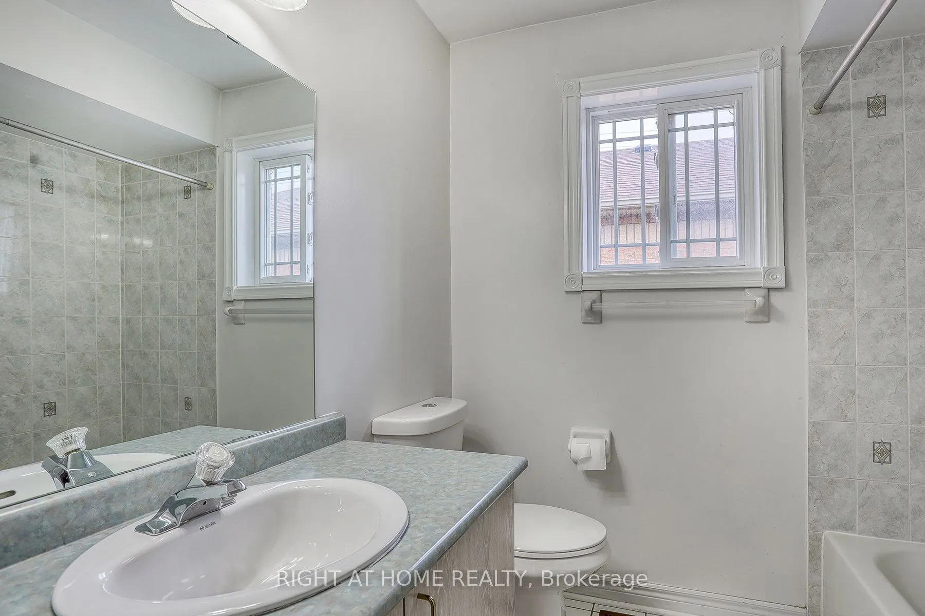37 Brockman Crescent #UPPER