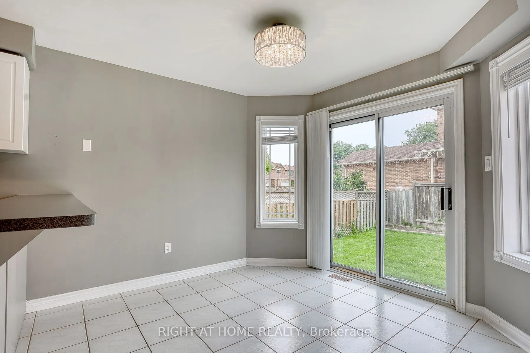 37 Brockman Crescent #UPPER