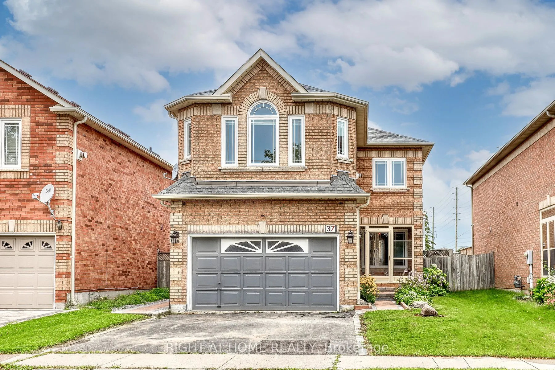 37 Brockman Crescent #UPPER