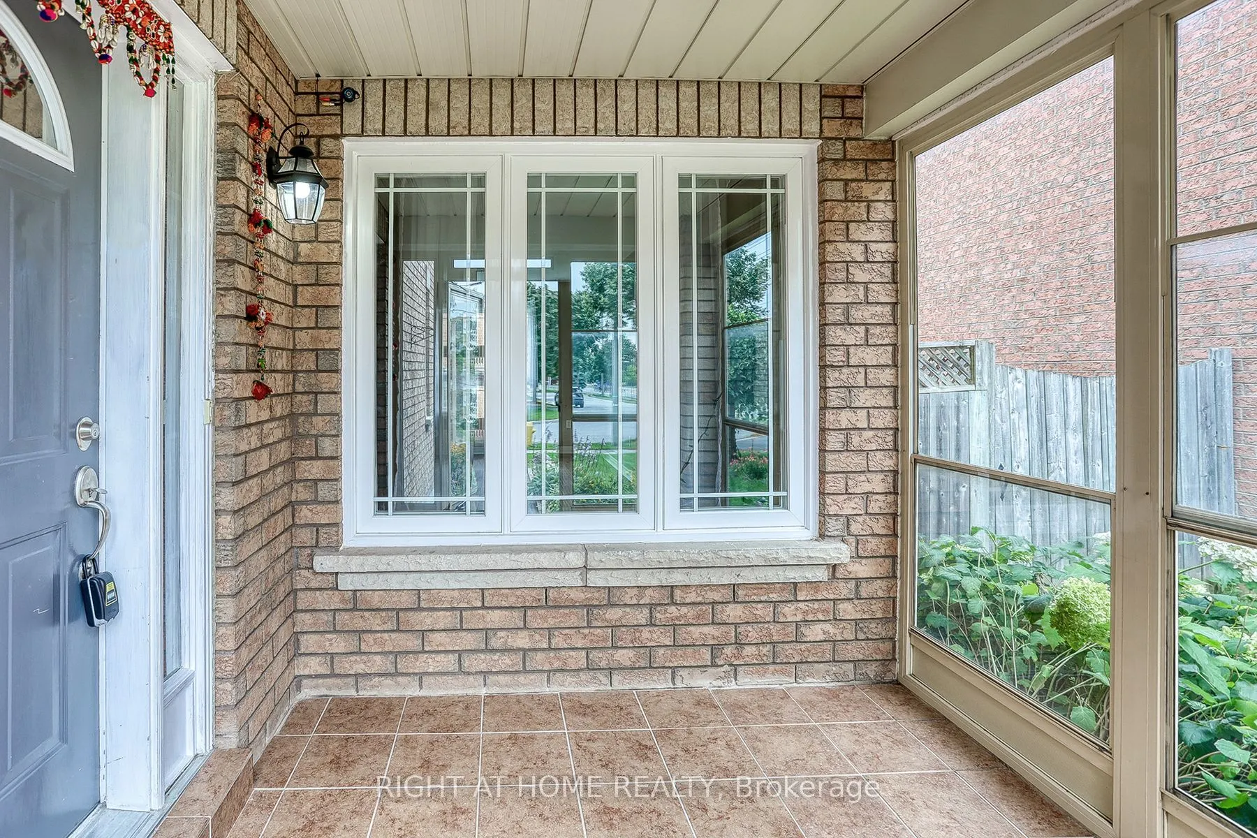 37 Brockman Crescent #UPPER
