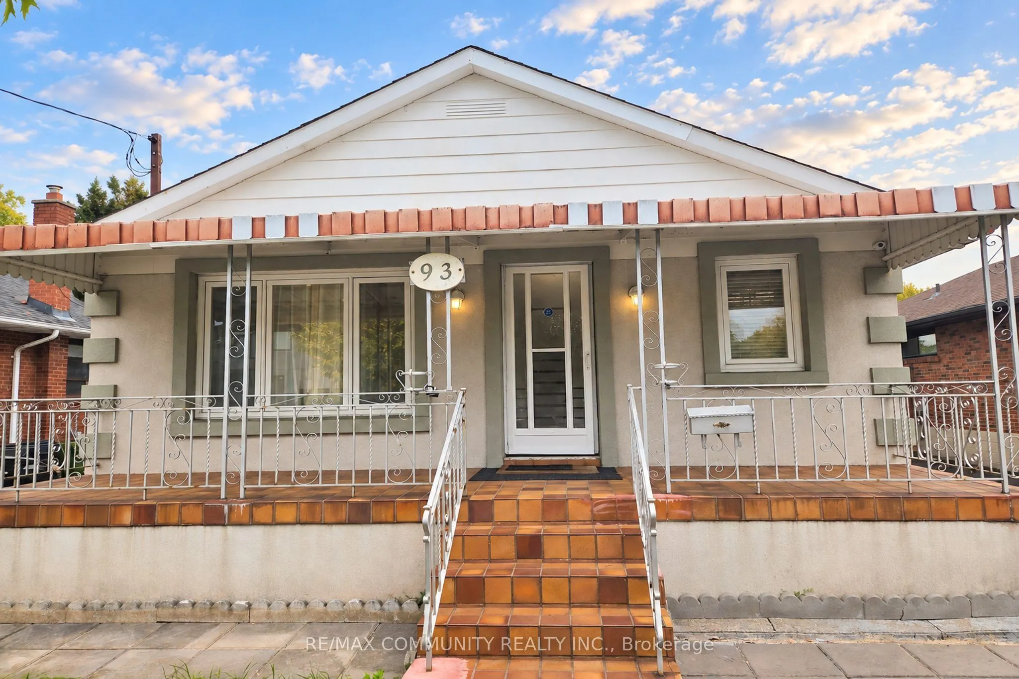 93 Waringstown Drive