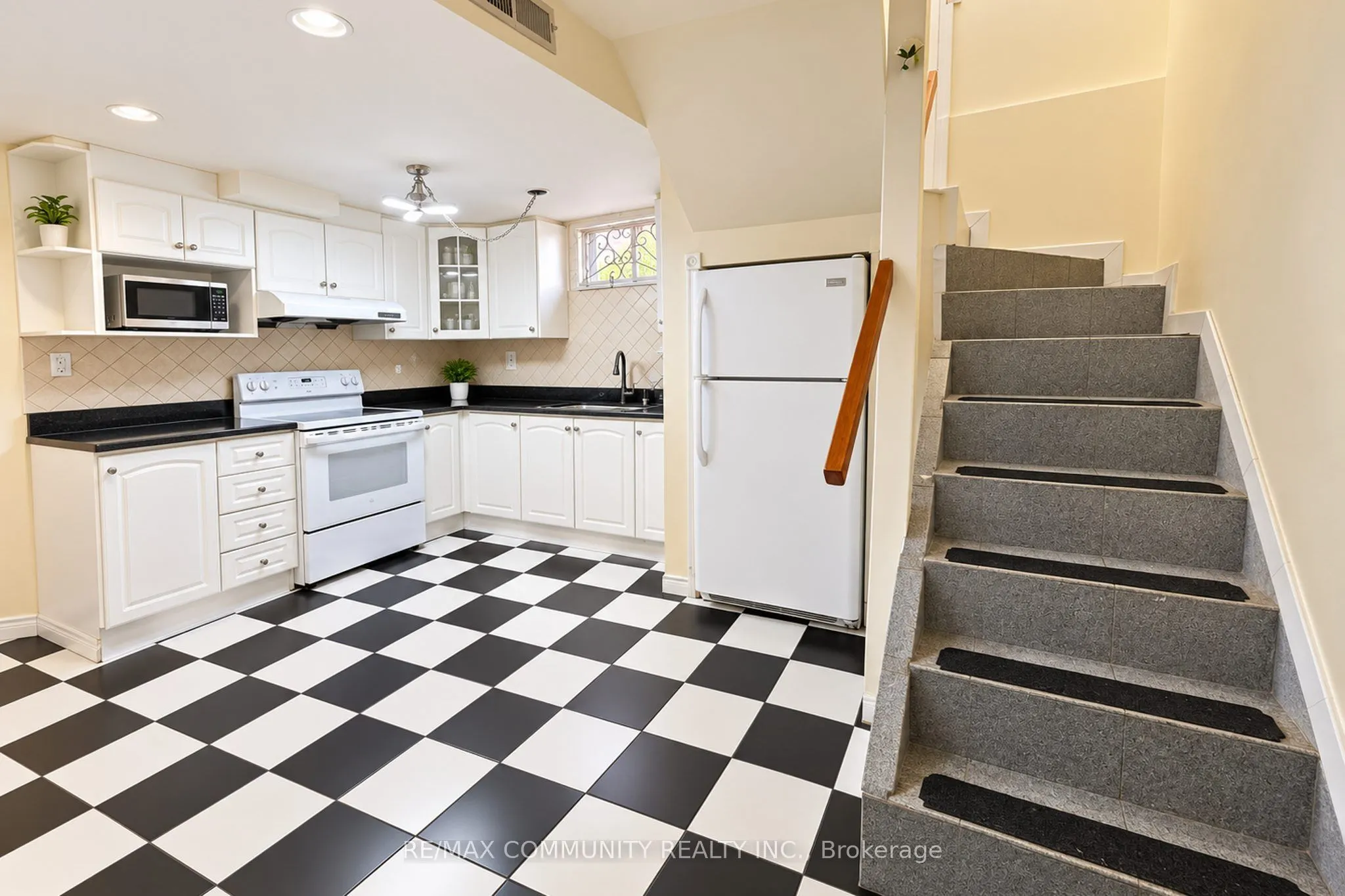 93 Waringstown Drive