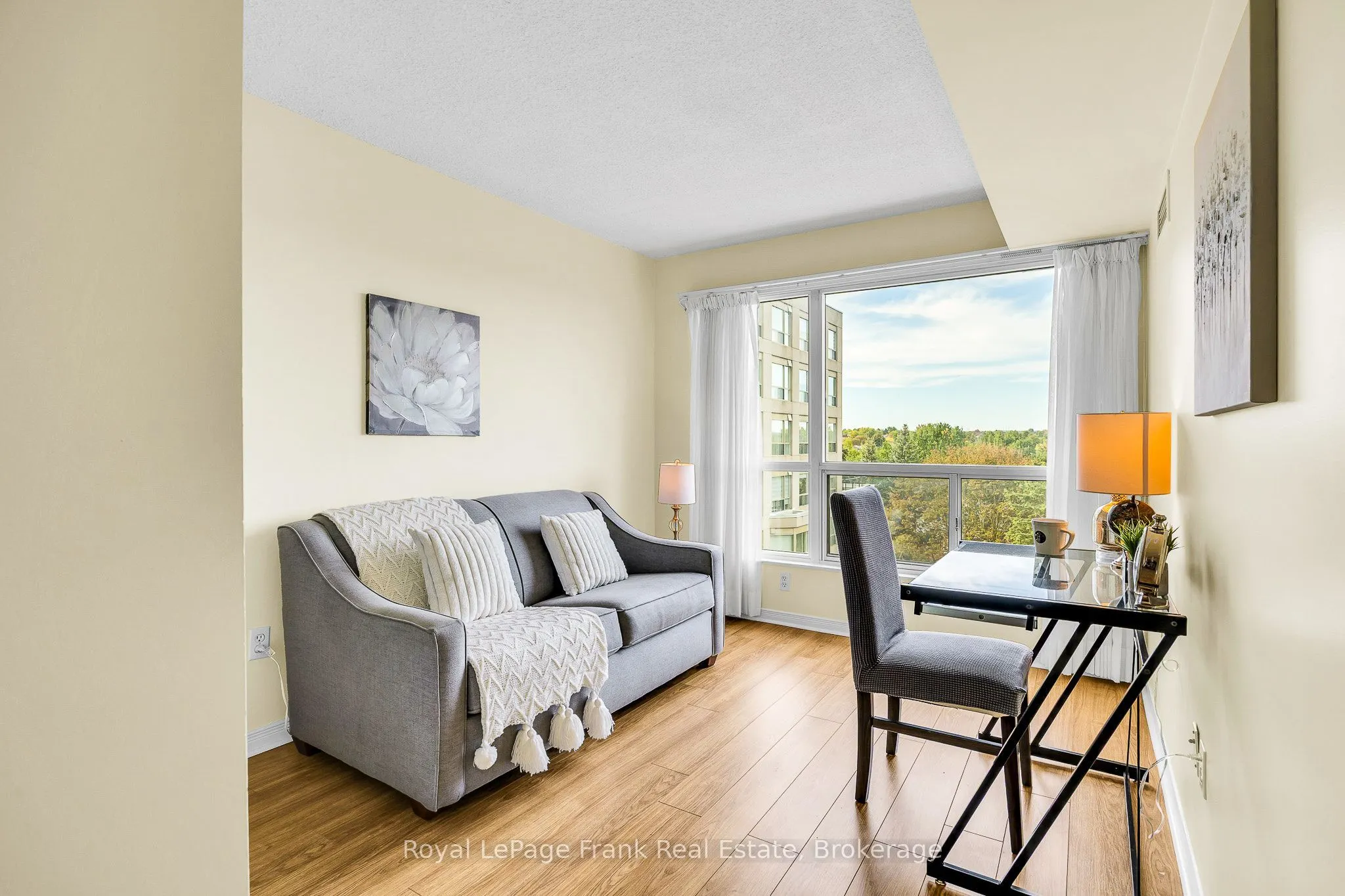 712 Rossland Road E #602