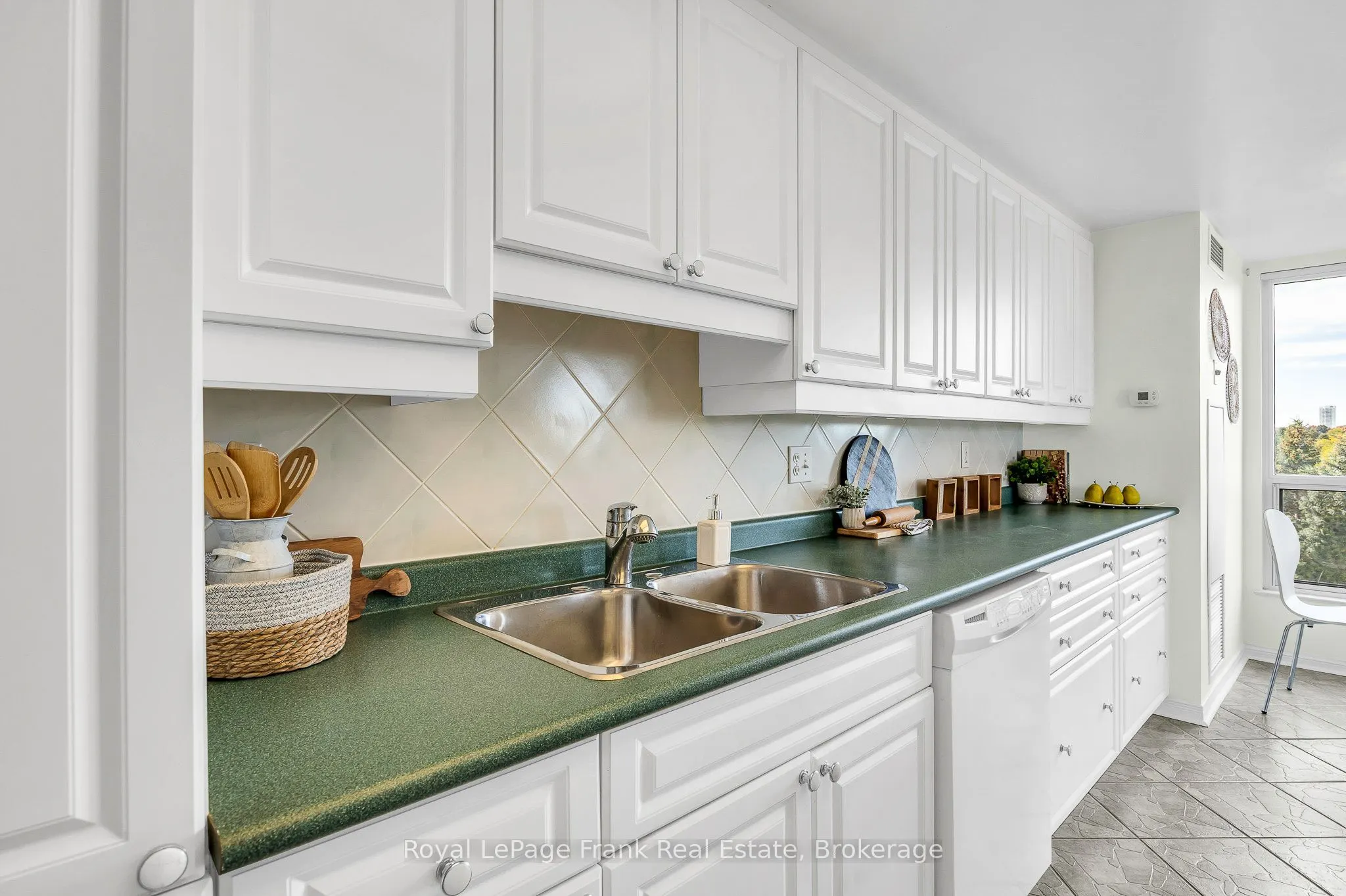 712 Rossland Road E #602