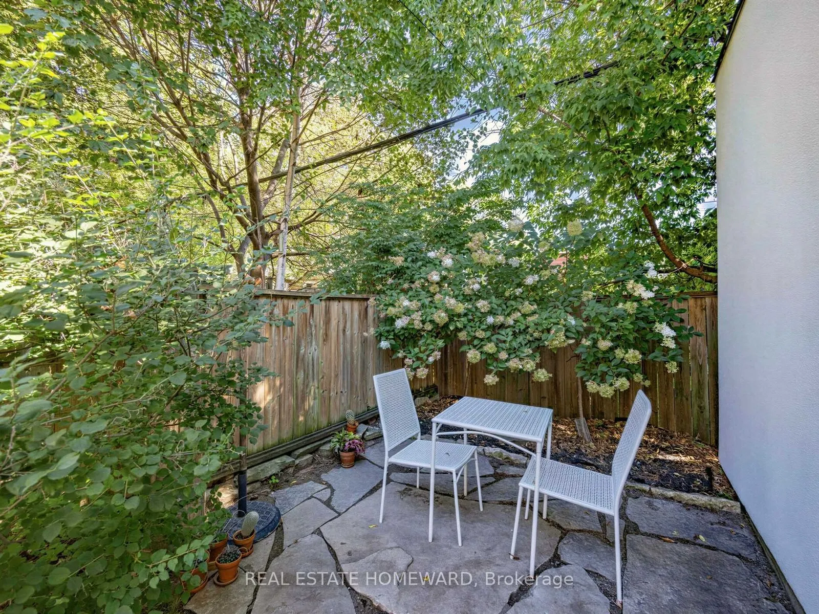 293 Rhodes Avenue