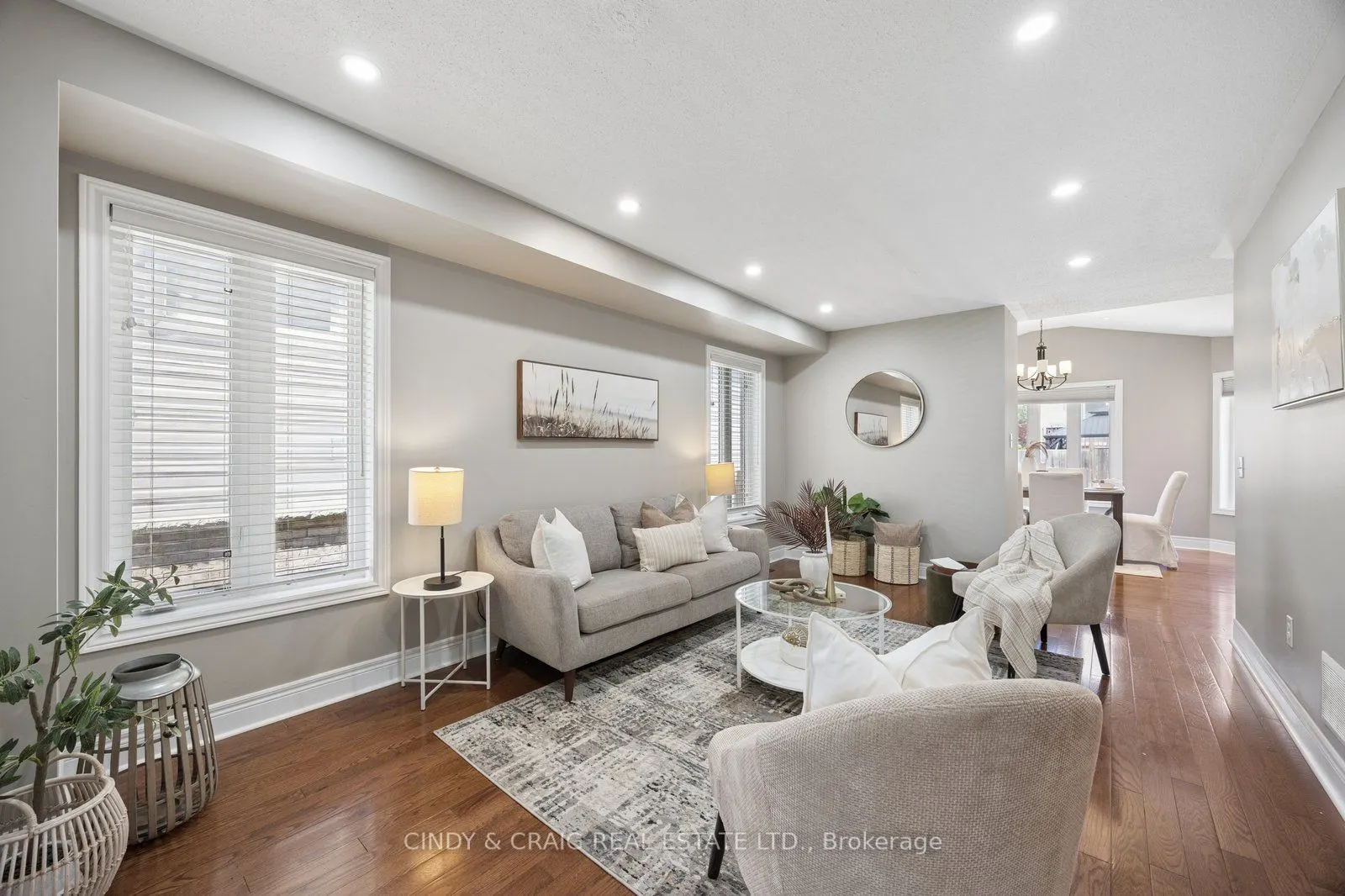 82 Dewell Crescent